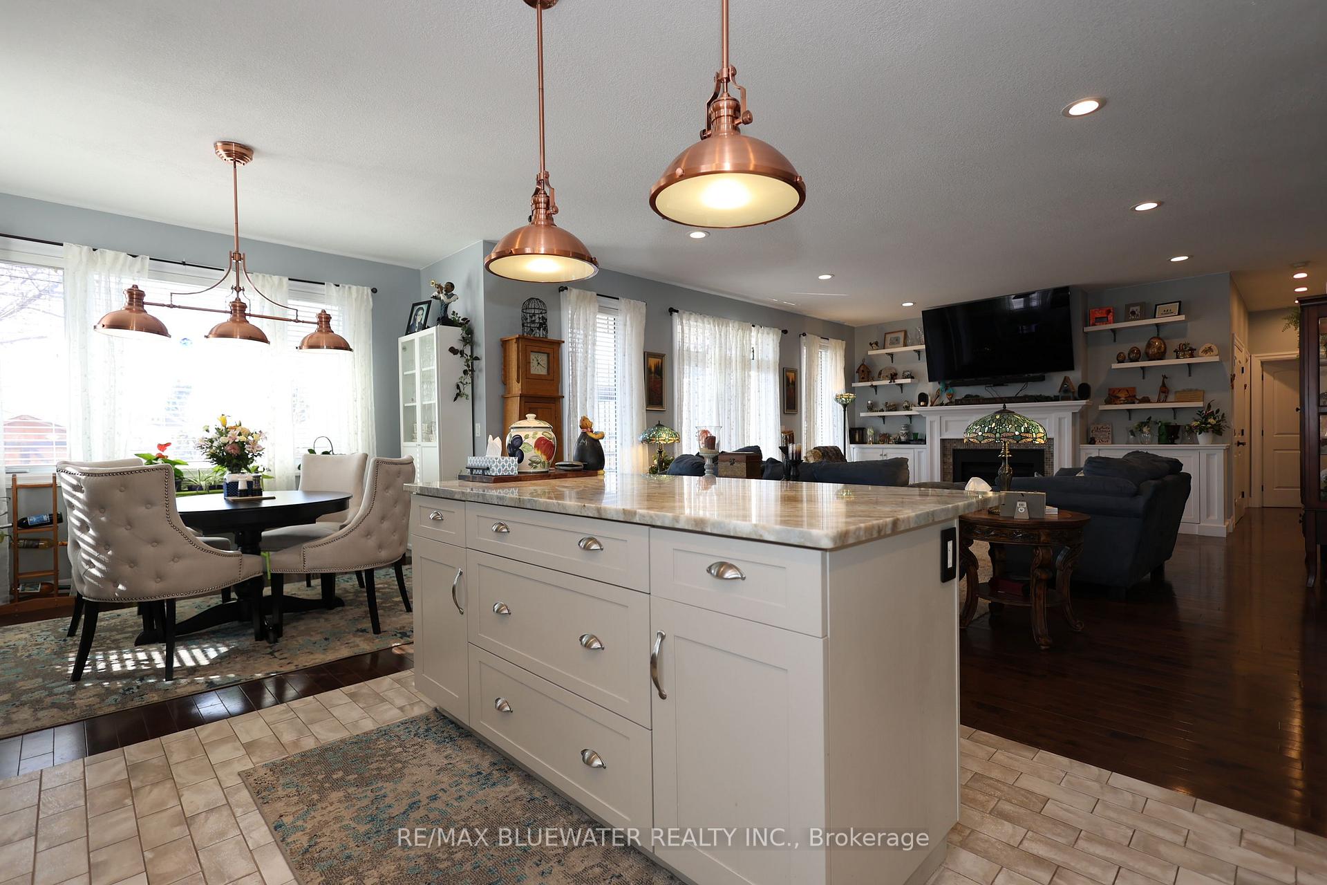 Photo 11 of 135 Mill Street, North Middlesex, Parkhill — HOMEH