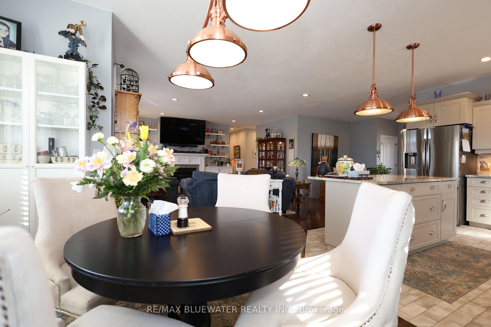 Photo 12 of 135 Mill Street, North Middlesex, Parkhill — HOMEH