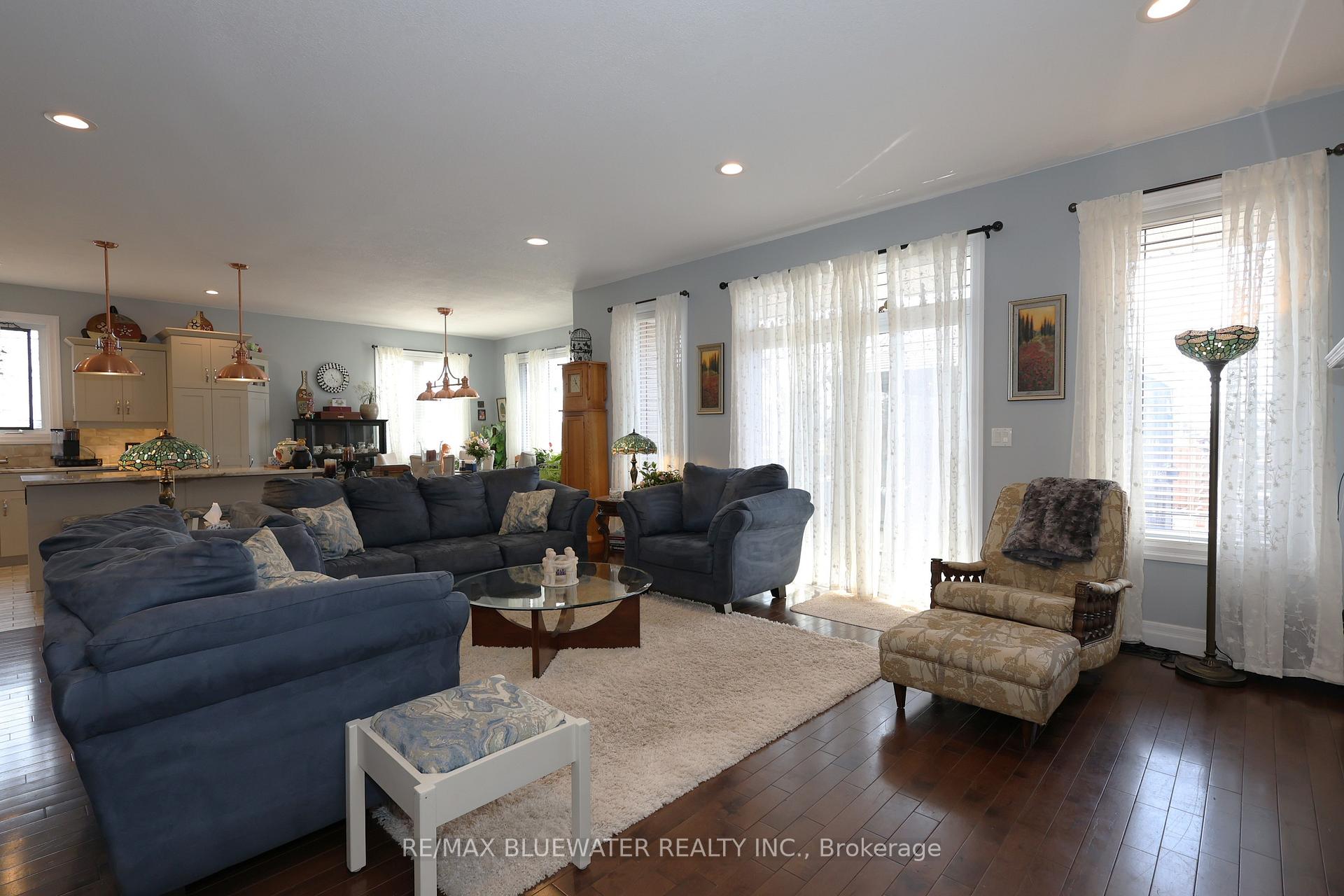 Photo 15 of 135 Mill Street, North Middlesex, Parkhill — HOMEH