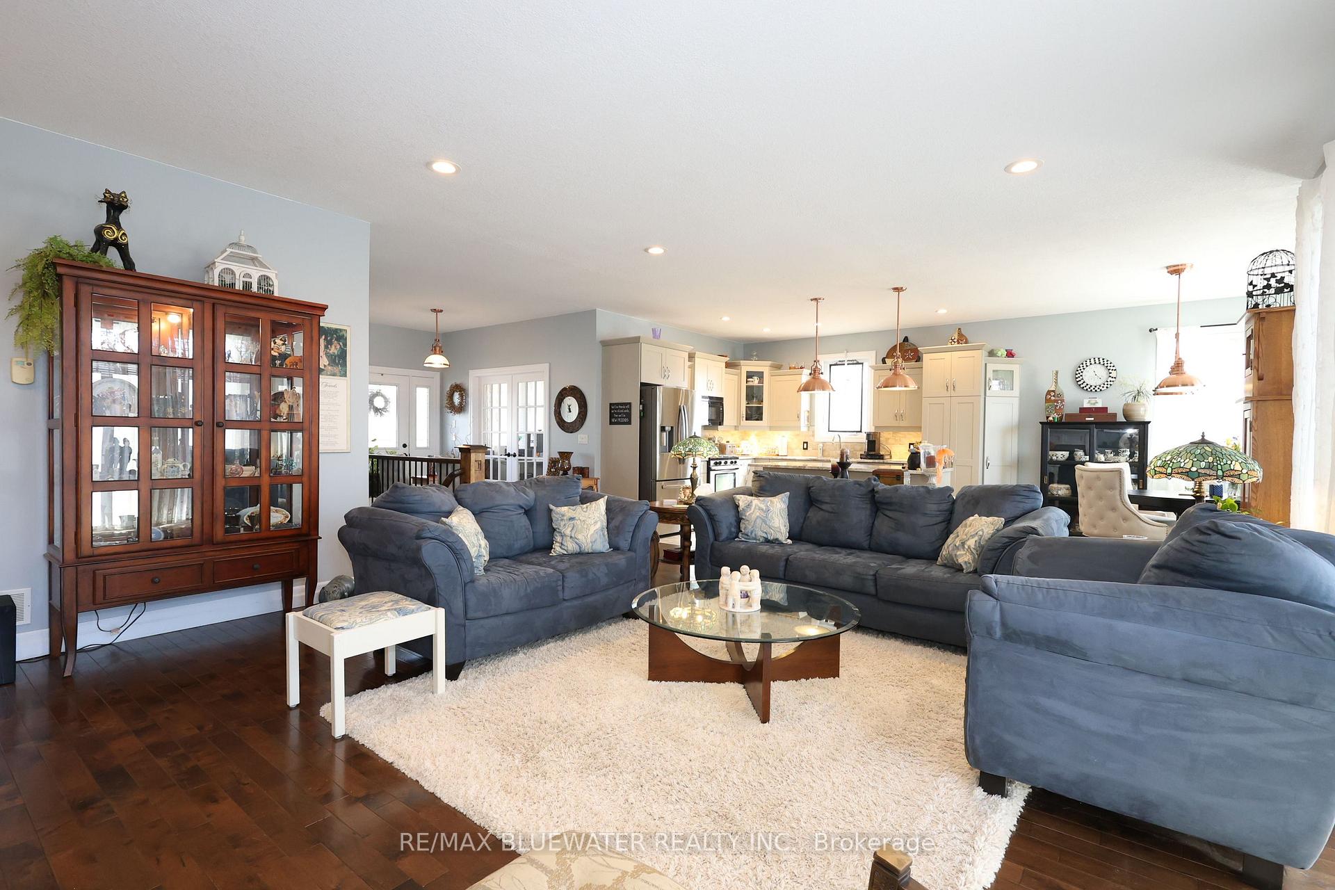 Photo 16 of 135 Mill Street, North Middlesex, Parkhill — HOMEH