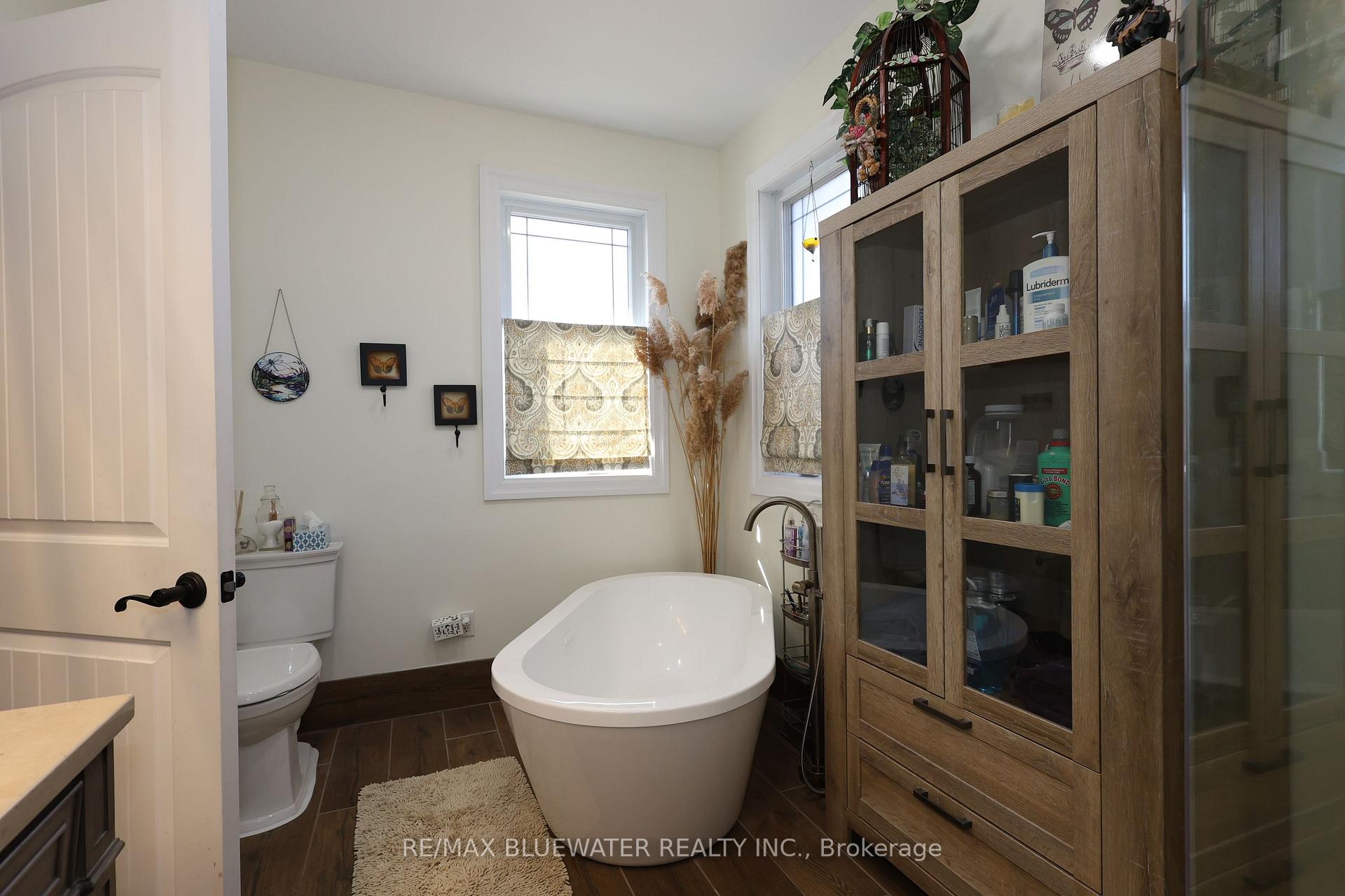Photo 20 of 135 Mill Street, North Middlesex, Parkhill — HOMEH