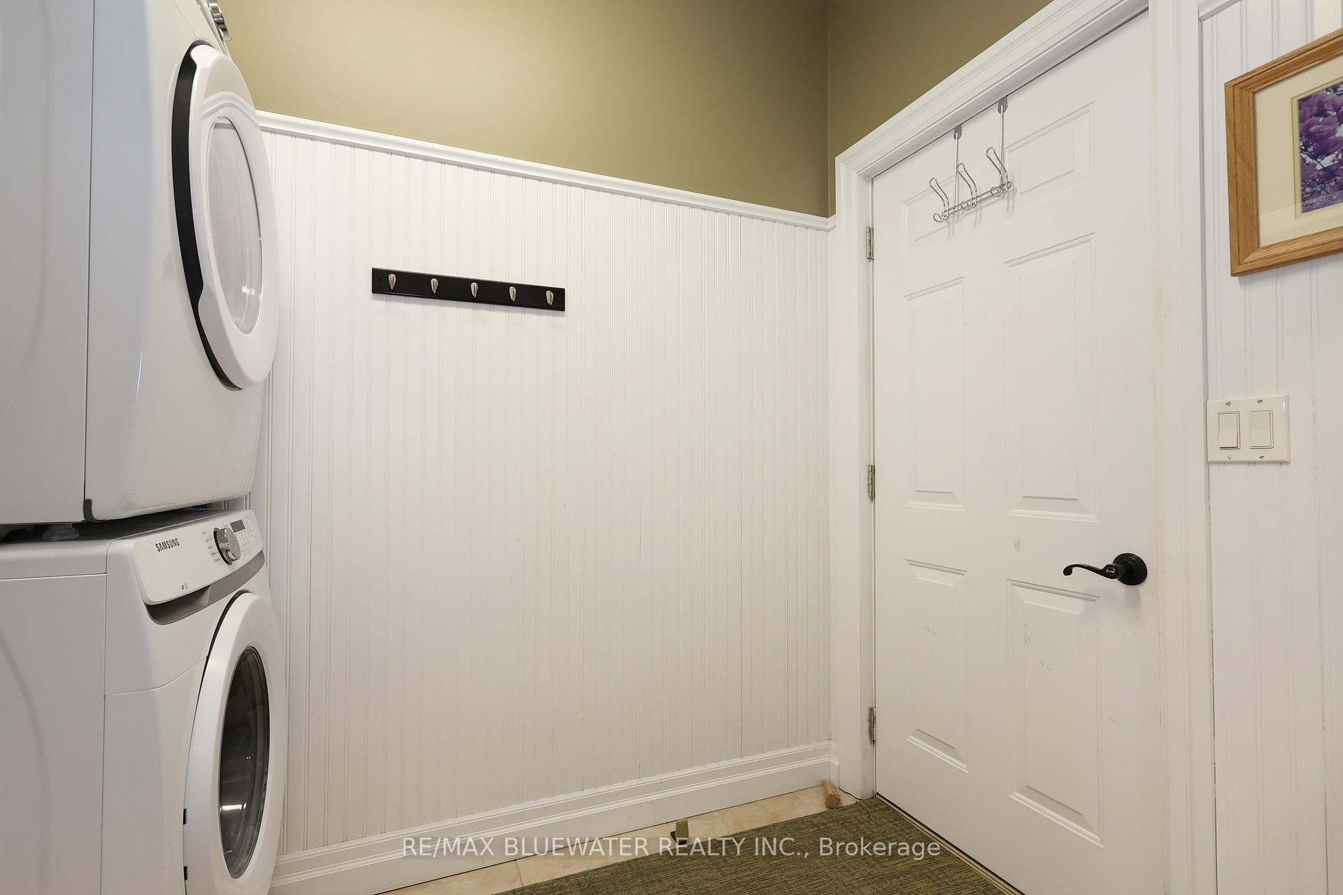 Photo 24 of 135 Mill Street, North Middlesex, Parkhill — HOMEH