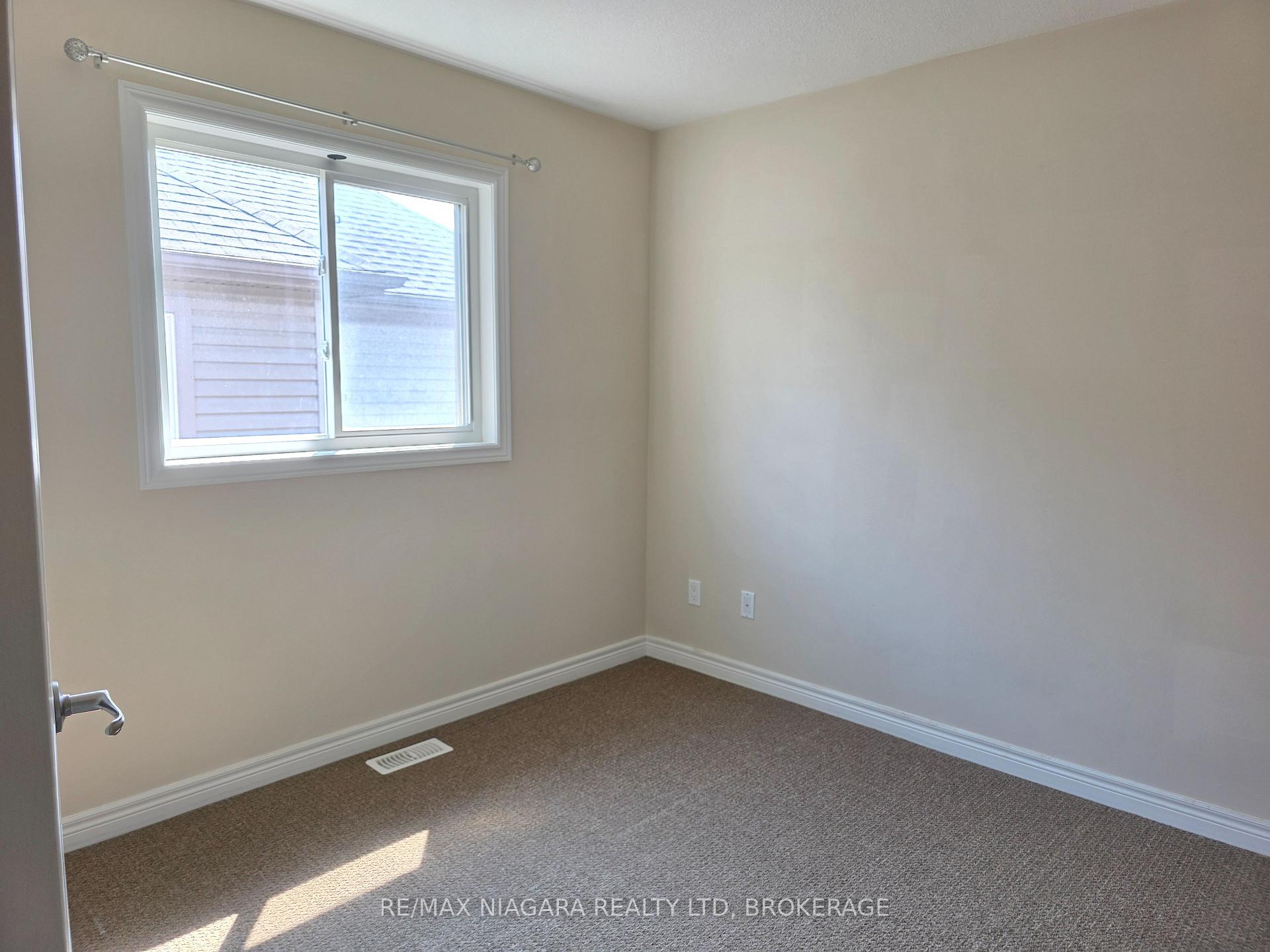 Photo 15 of 4476 Shuttleworth Drive, Niagara Falls, Lyons Creek — HOMEH