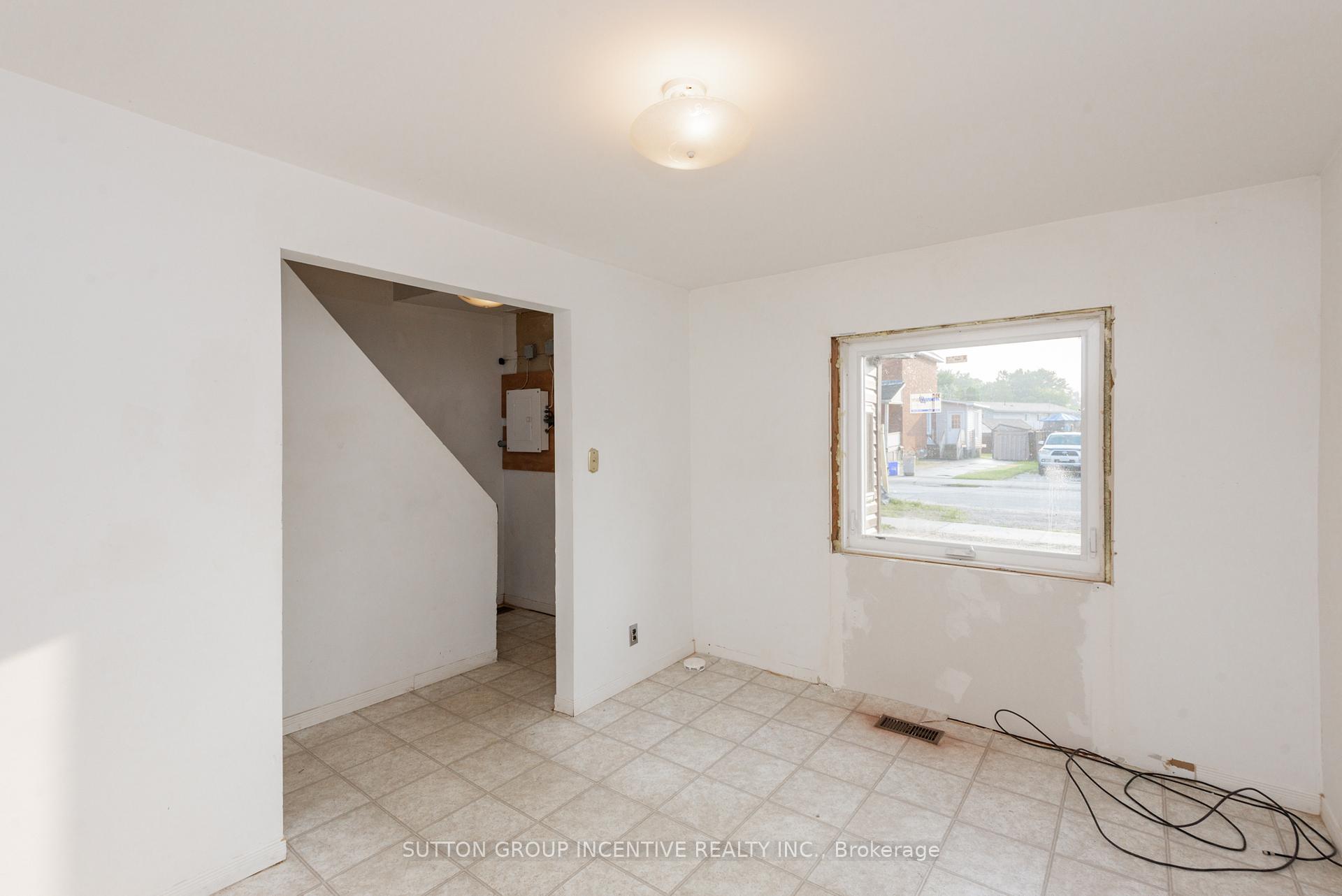 Photo 7 of 143 Sixth Avenue W, North Bay, Central — HOMEH