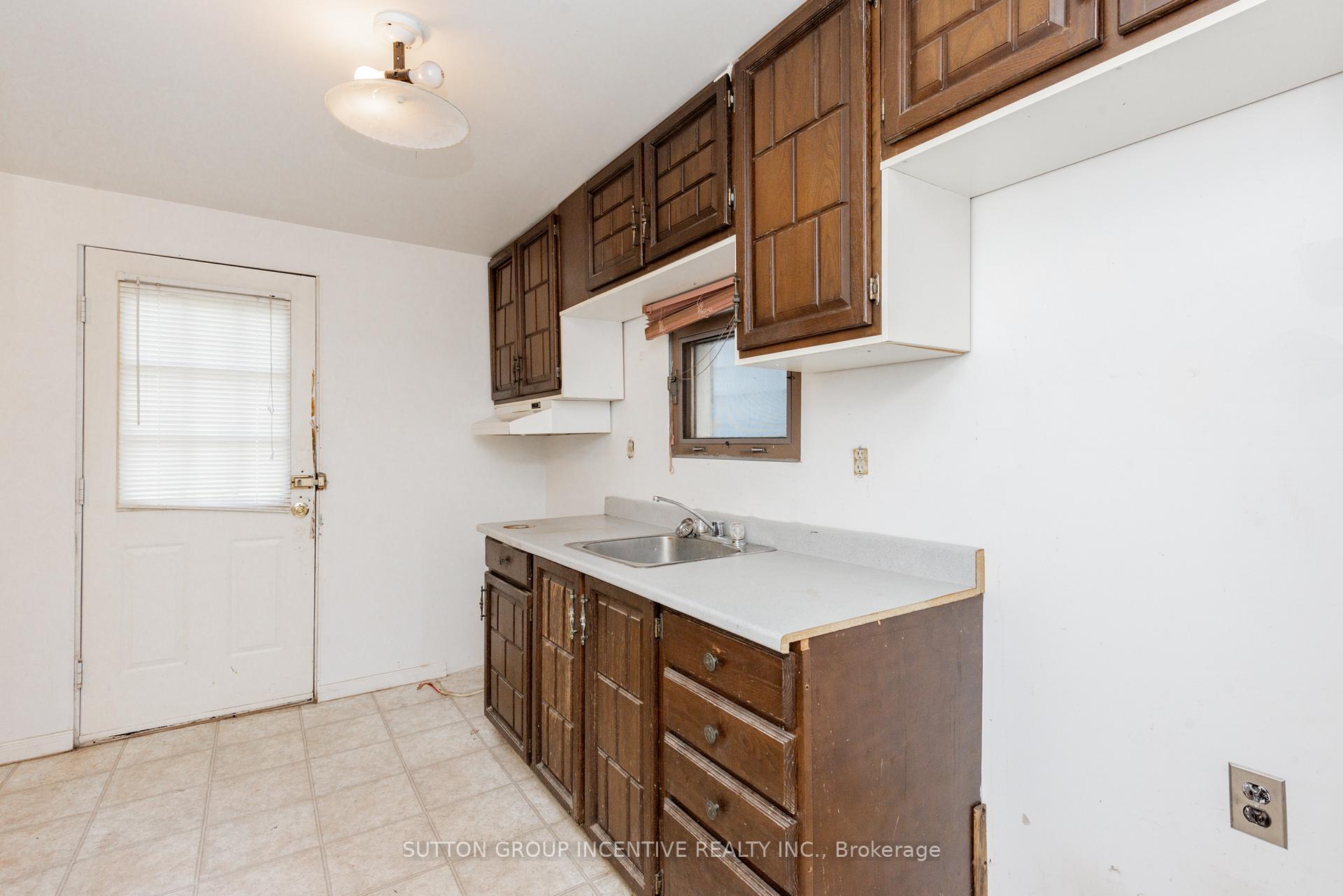 Photo 8 of 143 Sixth Avenue W, North Bay, Central — HOMEH