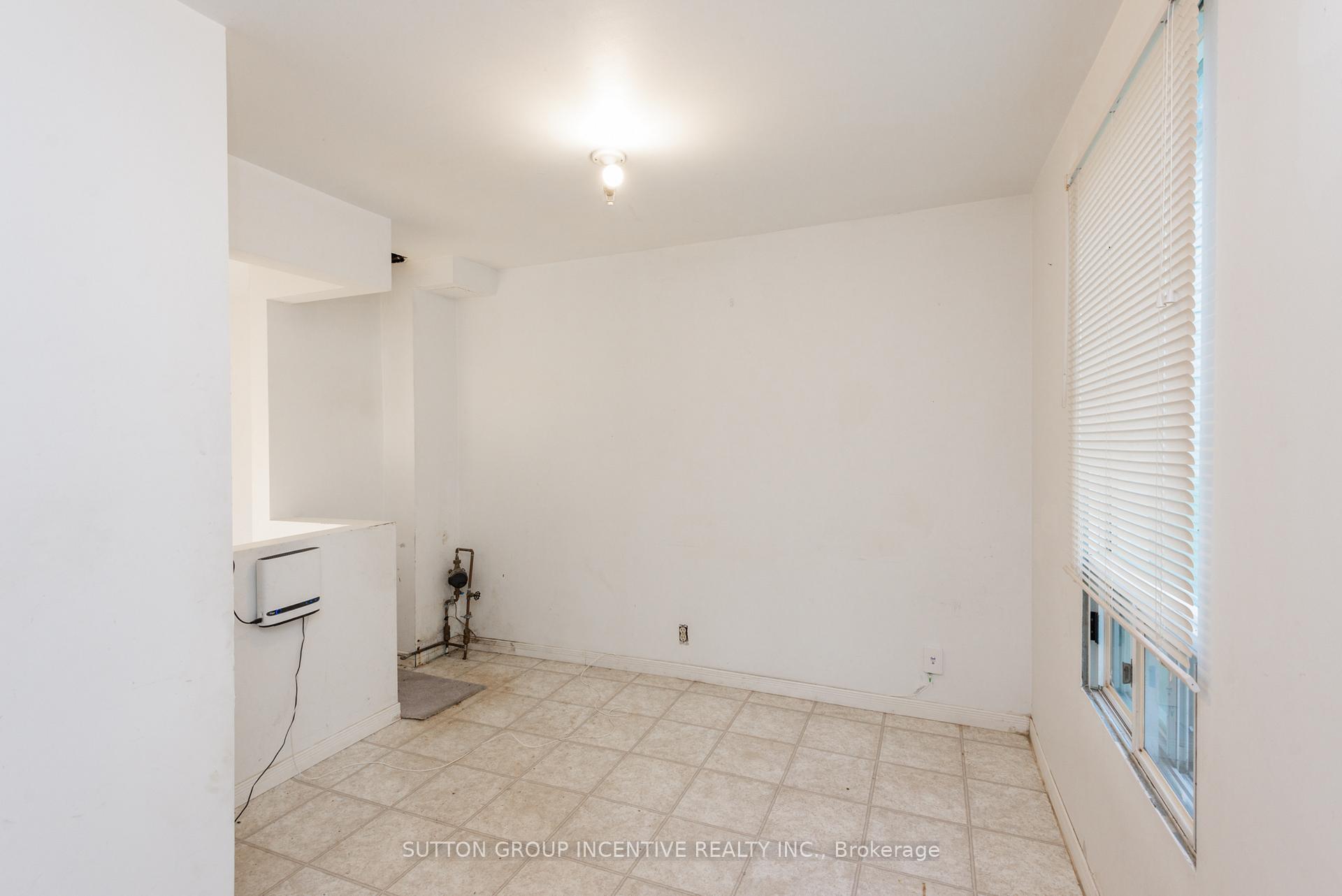 Photo 10 of 143 Sixth Avenue W, North Bay, Central — HOMEH