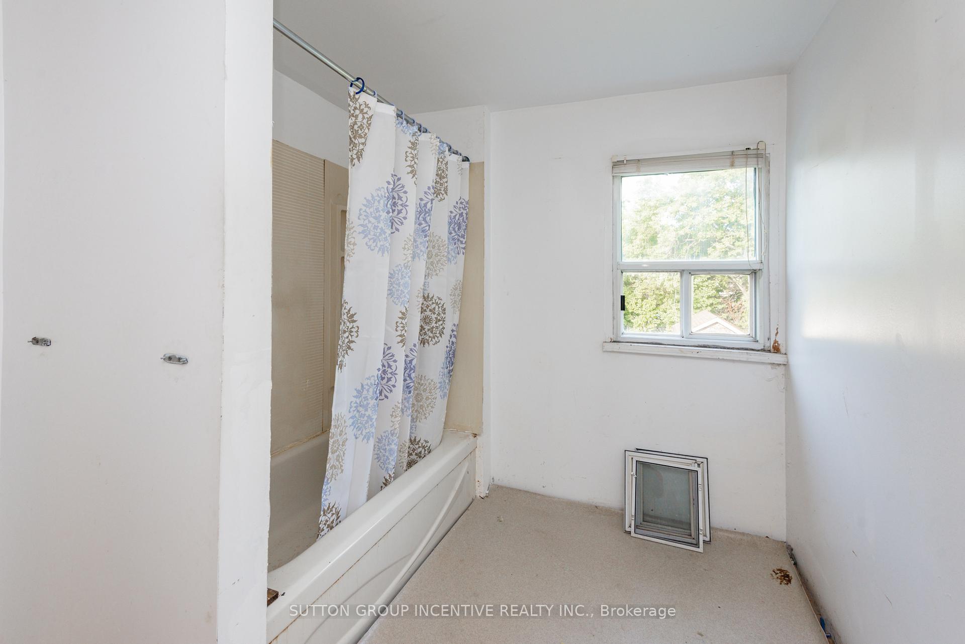 Photo 14 of 143 Sixth Avenue W, North Bay, Central — HOMEH