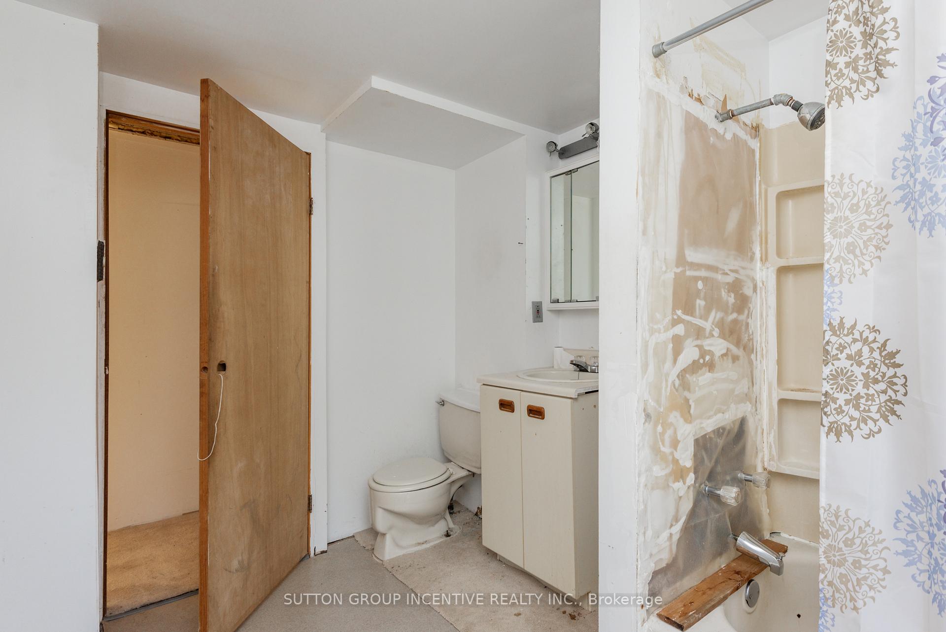 Photo 16 of 143 Sixth Avenue W, North Bay, Central — HOMEH