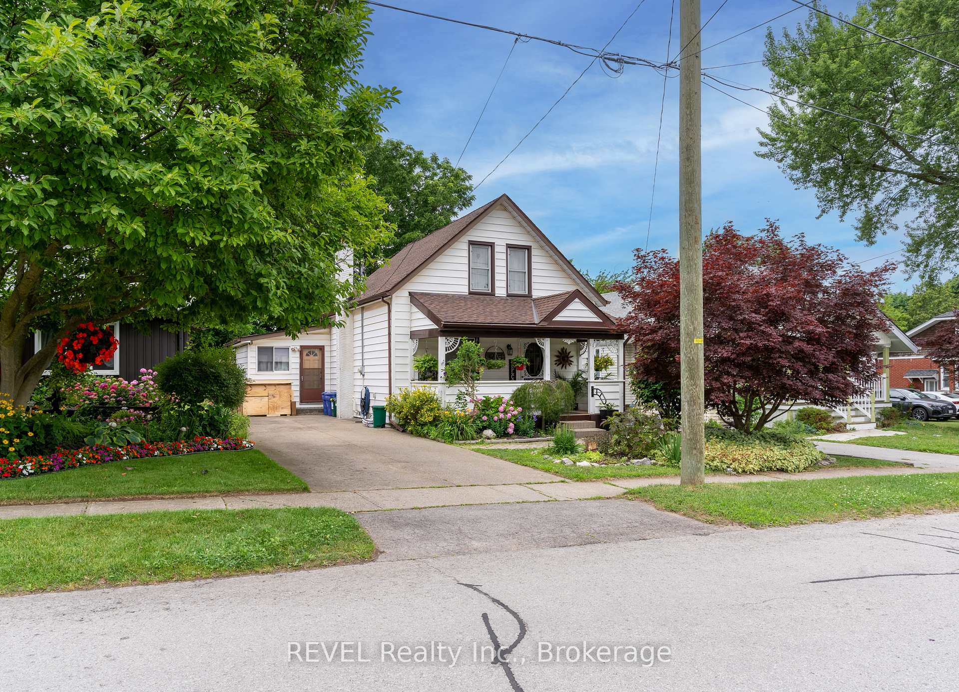 Front of 5621 Glenholme Avenue
