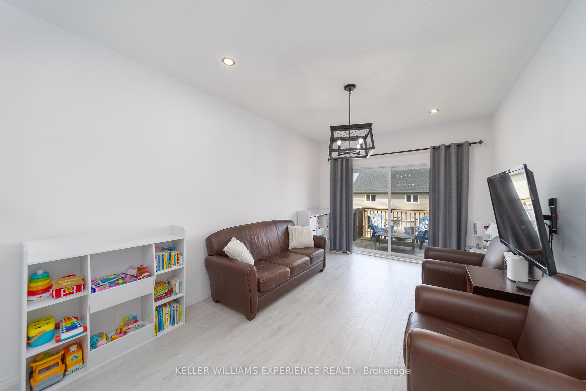 Photo 14 of 129 Isabella Drive, Orillia — HOMEH