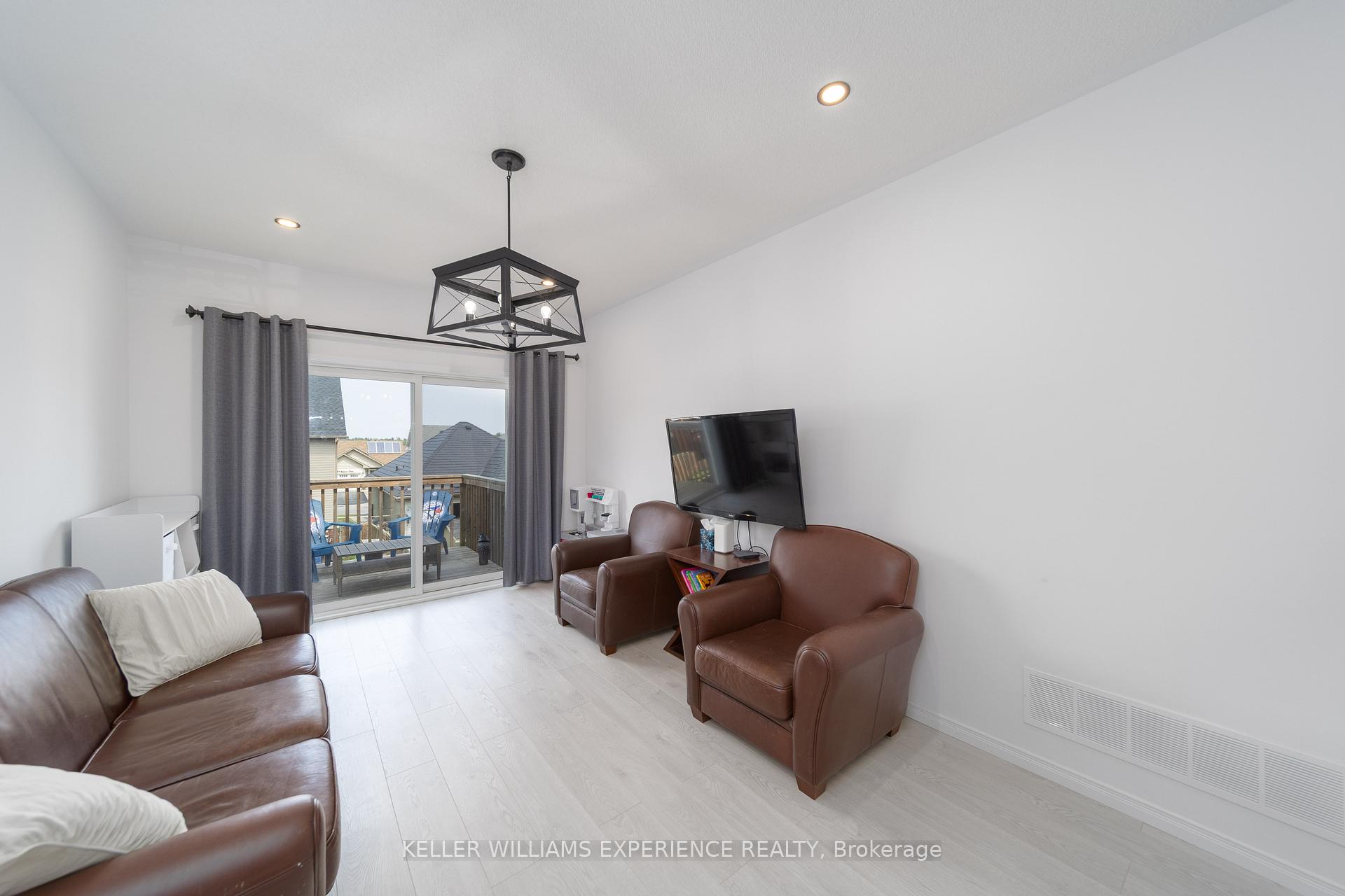 Photo 15 of 129 Isabella Drive, Orillia — HOMEH