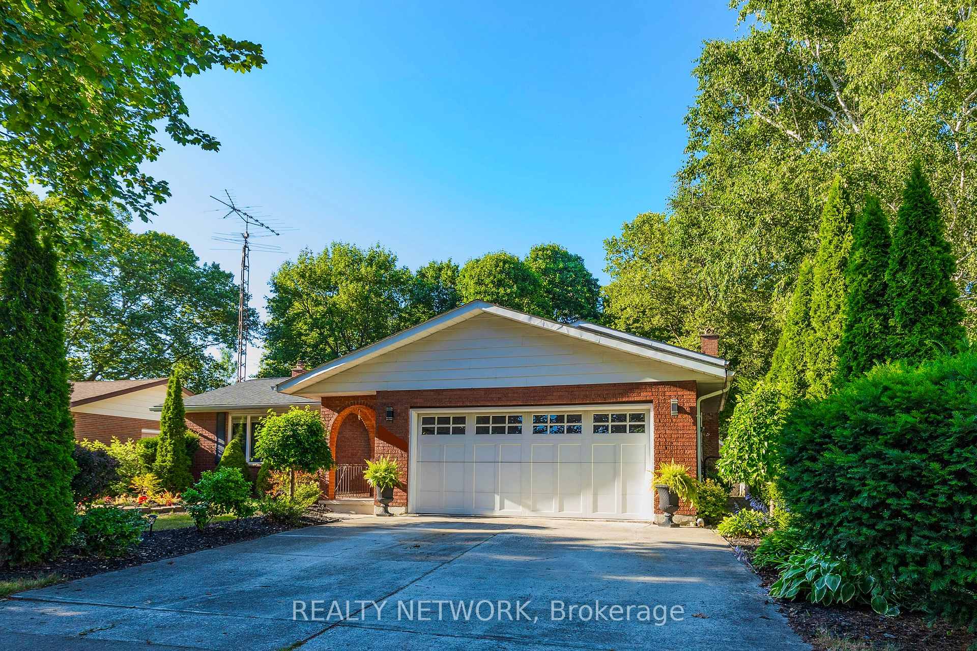Photo 1 of 6539 Jupiter Boulevard, Niagara Falls, Stamford — HOMEH