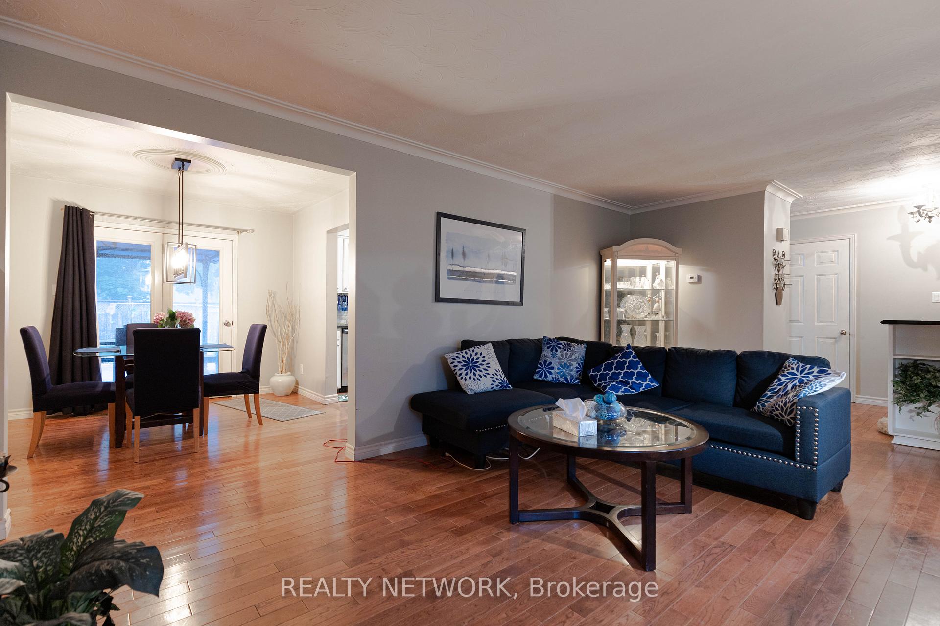 Photo 2 of 6539 Jupiter Boulevard, Niagara Falls, Stamford — HOMEH