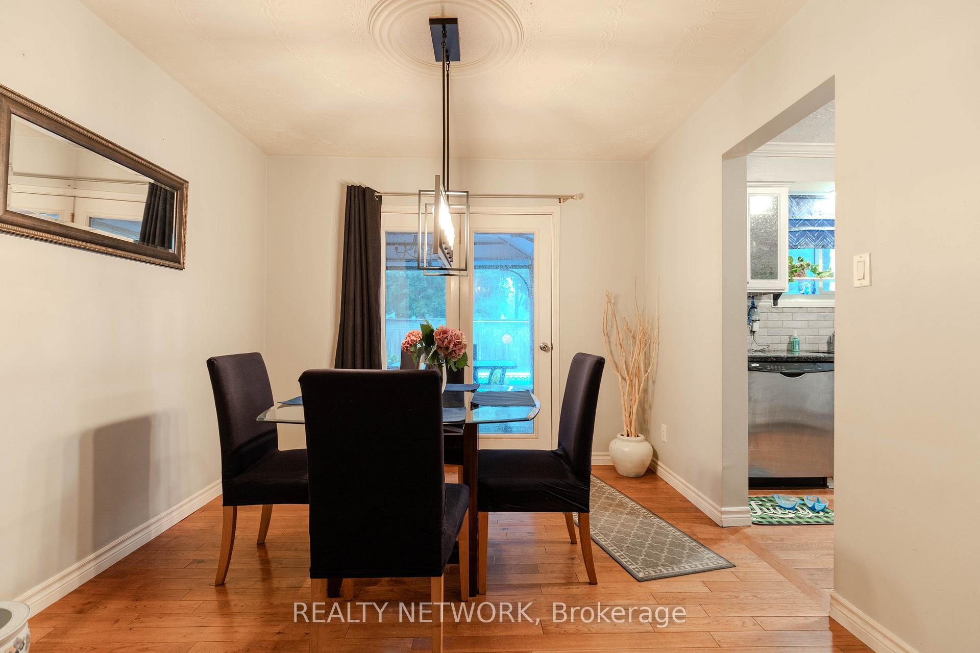 Photo 3 of 6539 Jupiter Boulevard, Niagara Falls, Stamford — HOMEH