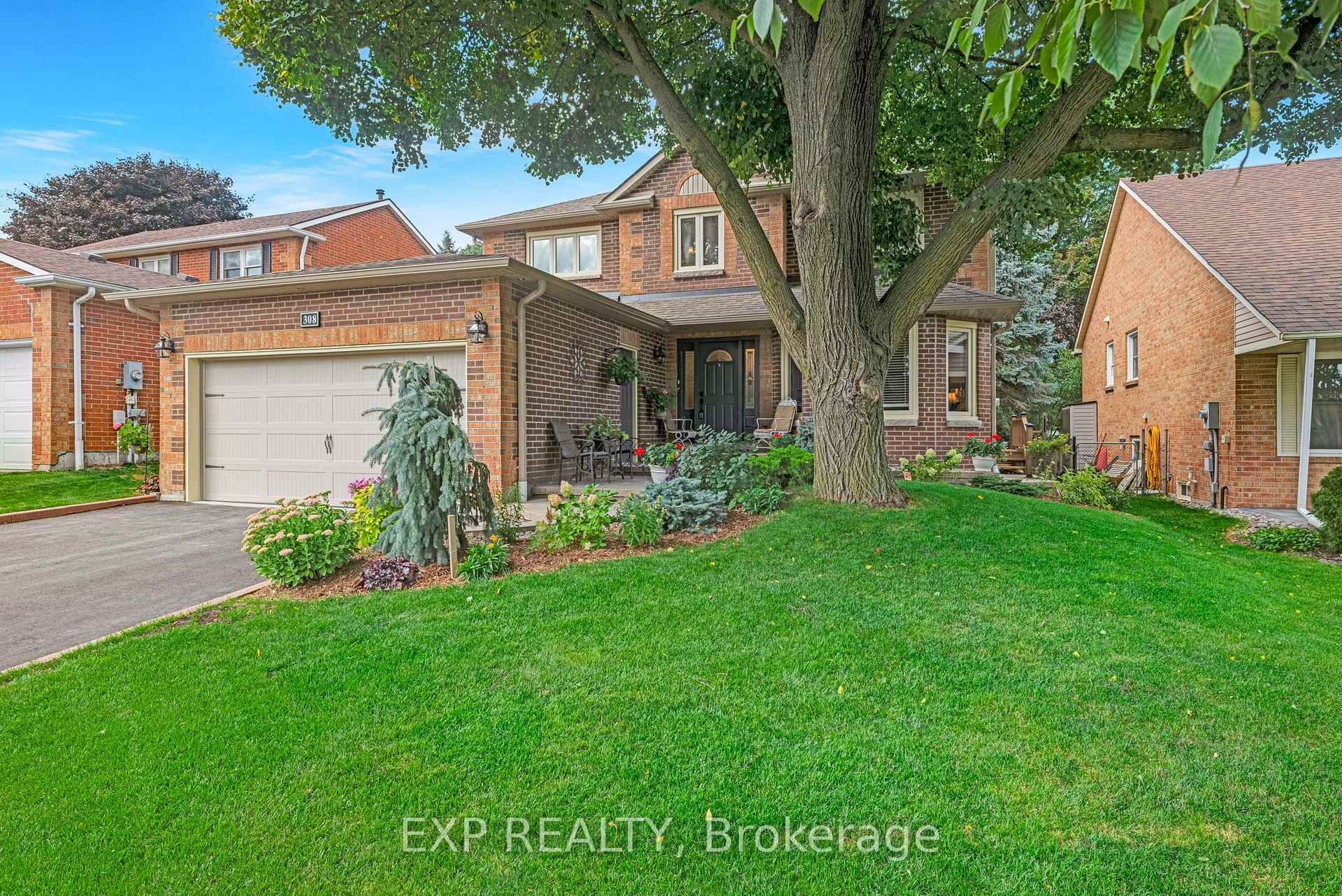 Photo 2 of 308 John Bowser Crescent, Newmarket, Glenway Estates — HOMEH
