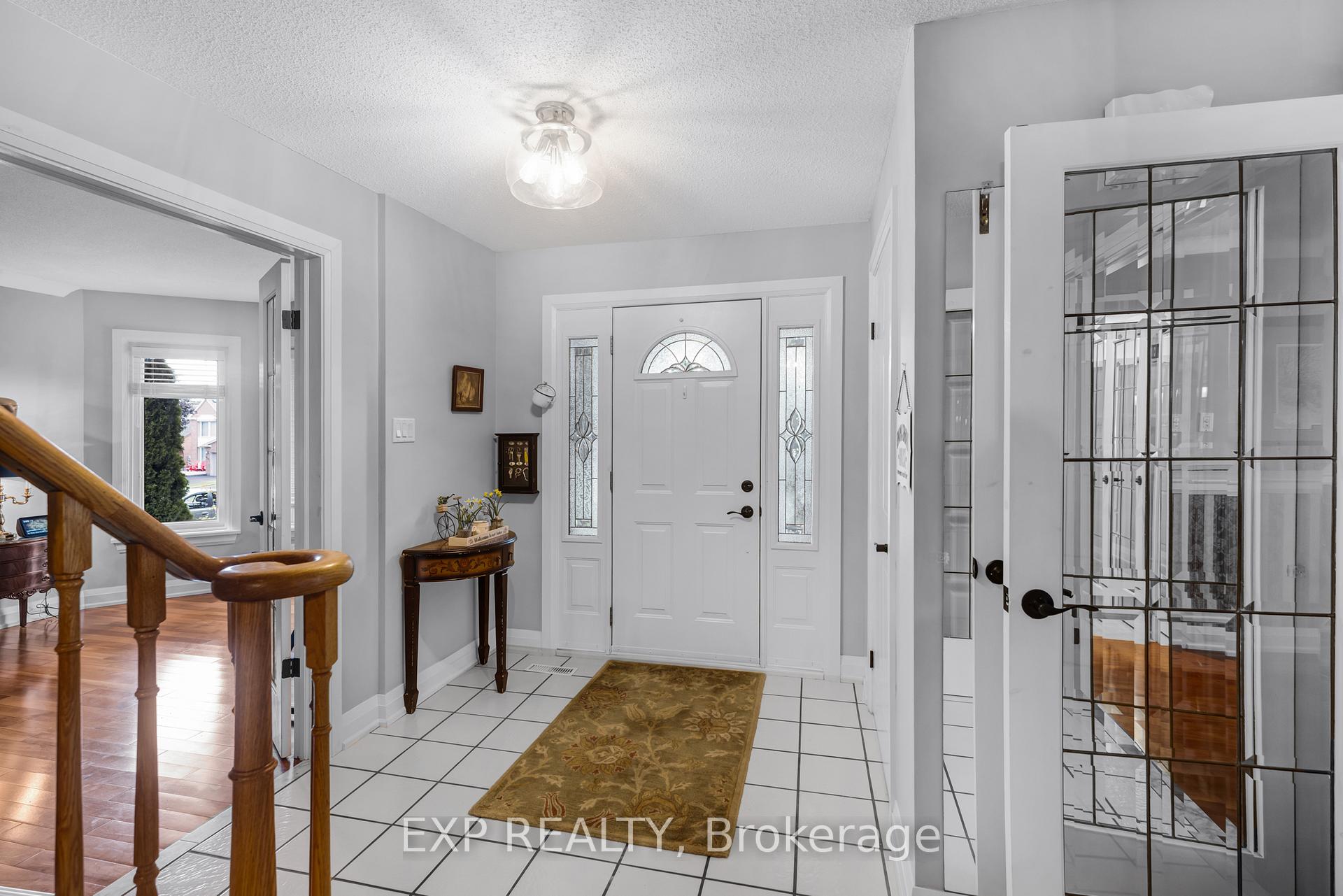 Photo 4 of 308 John Bowser Crescent, Newmarket, Glenway Estates — HOMEH
