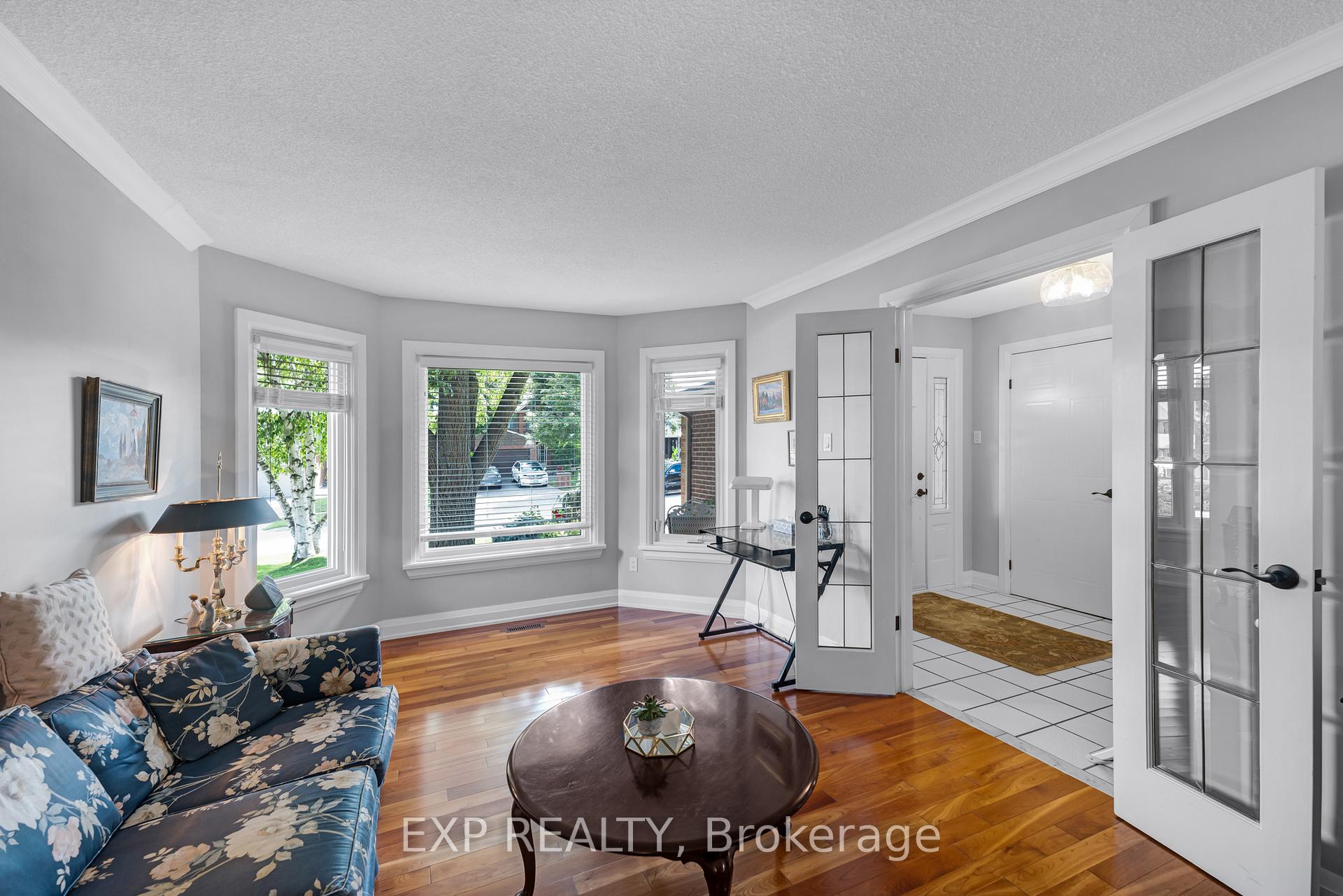 Photo 7 of 308 John Bowser Crescent, Newmarket, Glenway Estates — HOMEH