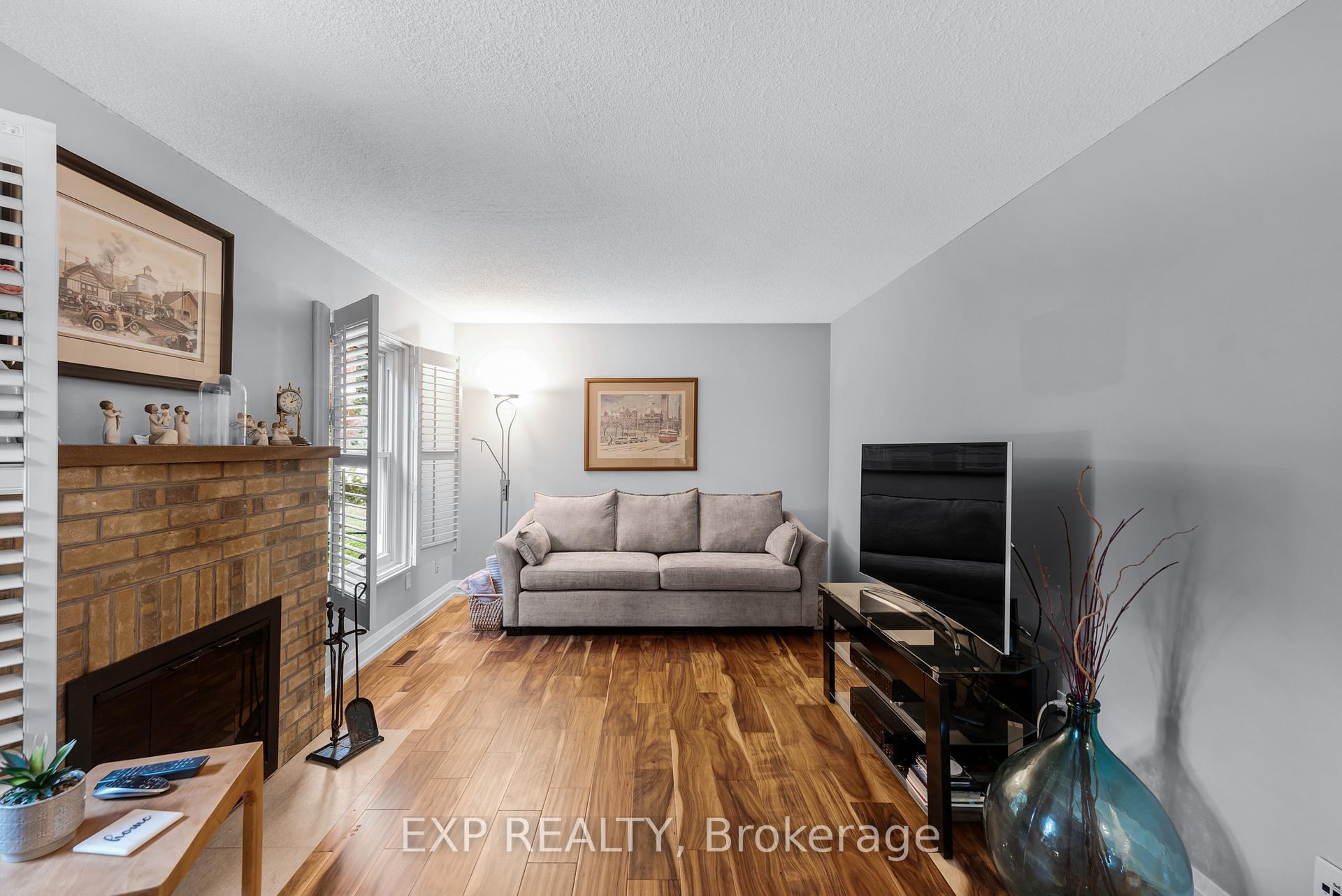 Photo 10 of 308 John Bowser Crescent, Newmarket, Glenway Estates — HOMEH