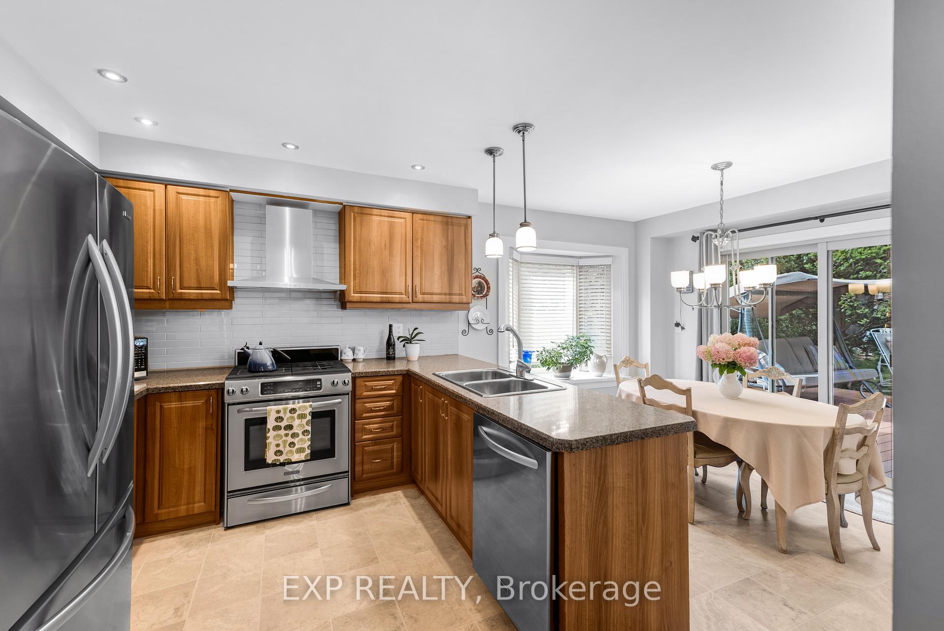 Photo 13 of 308 John Bowser Crescent, Newmarket, Glenway Estates — HOMEH