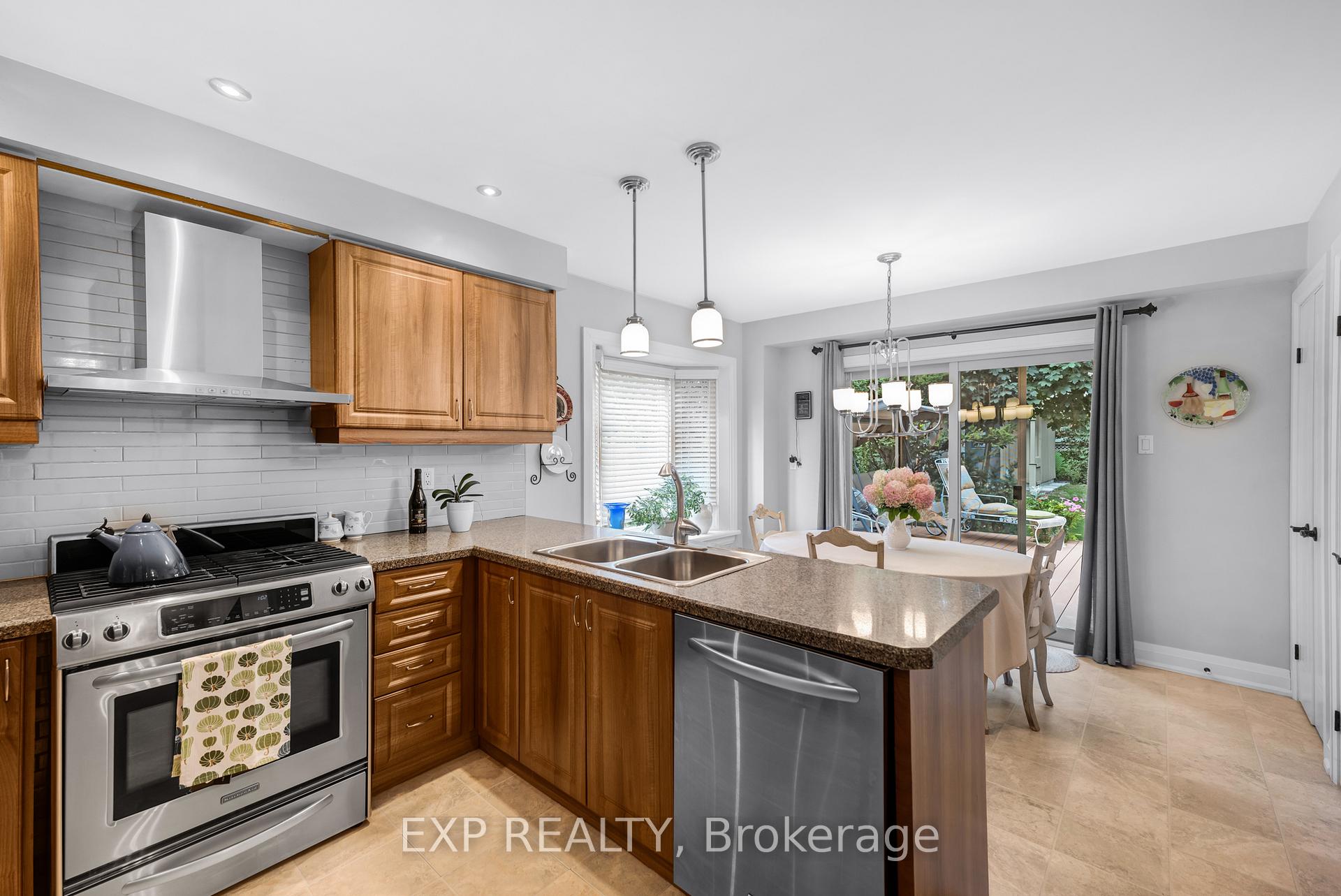 Photo 15 of 308 John Bowser Crescent, Newmarket, Glenway Estates — HOMEH