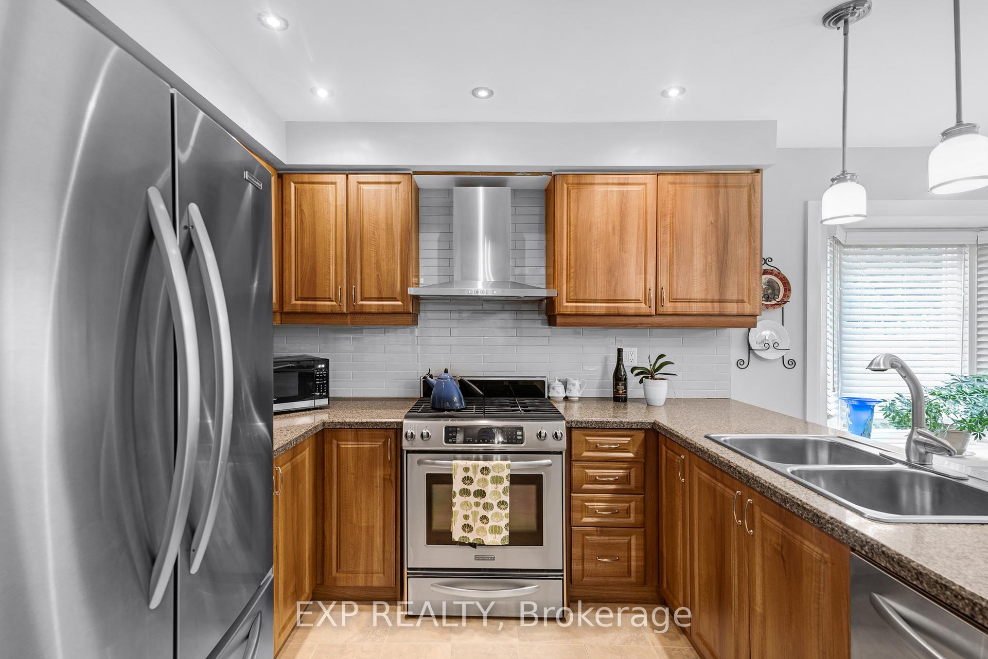 Photo 17 of 308 John Bowser Crescent, Newmarket, Glenway Estates — HOMEH