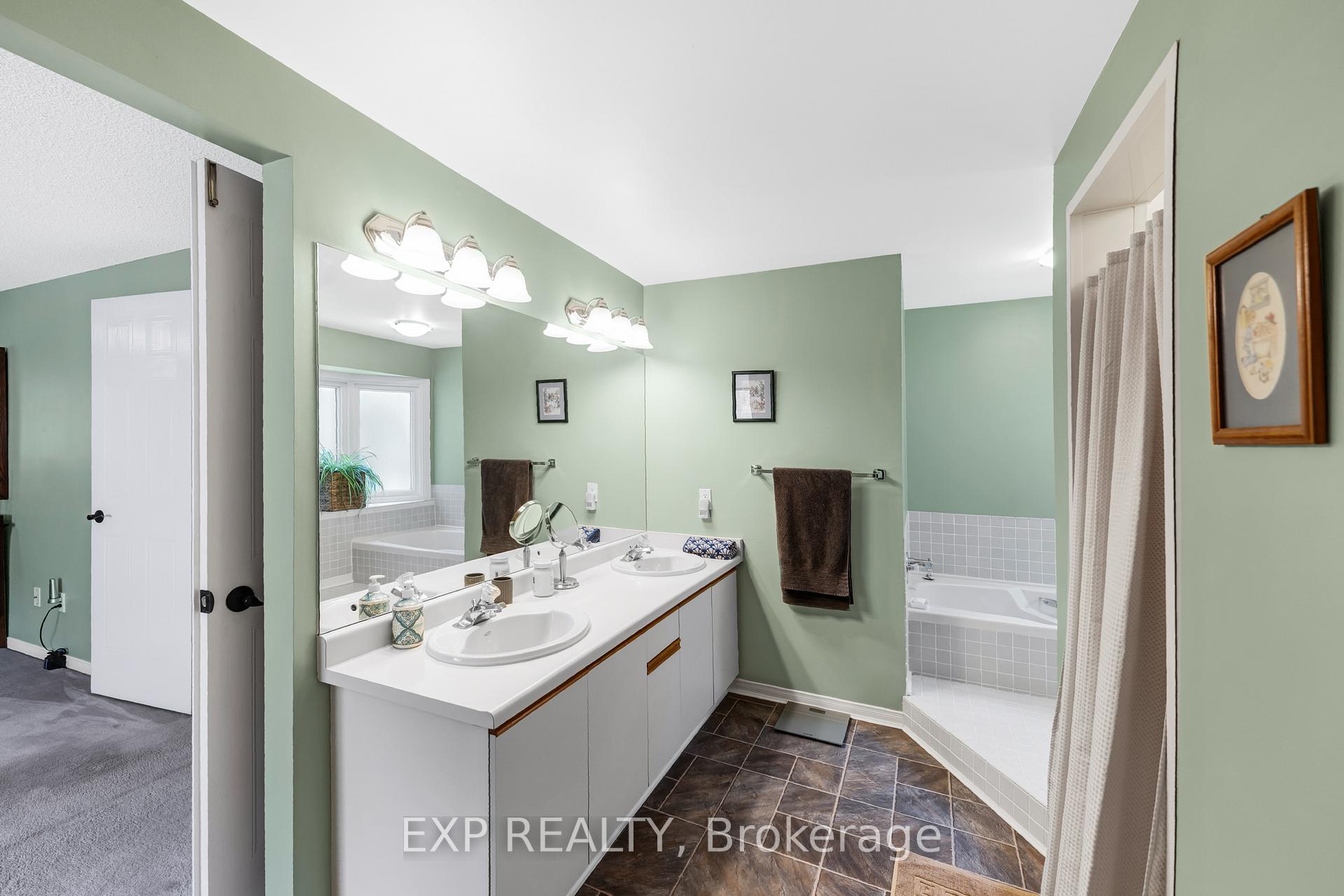 Photo 26 of 308 John Bowser Crescent, Newmarket, Glenway Estates — HOMEH