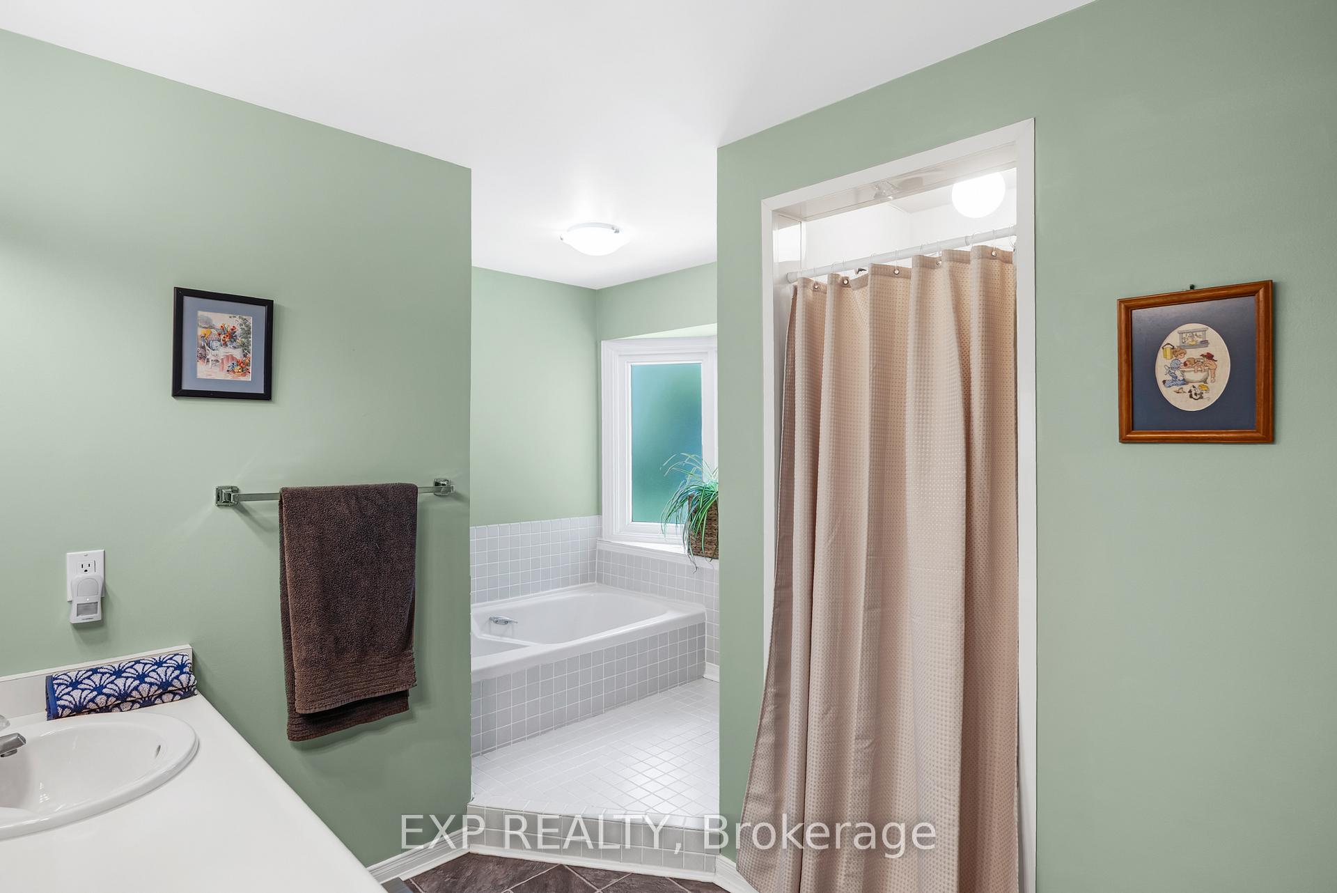 Photo 27 of 308 John Bowser Crescent, Newmarket, Glenway Estates — HOMEH