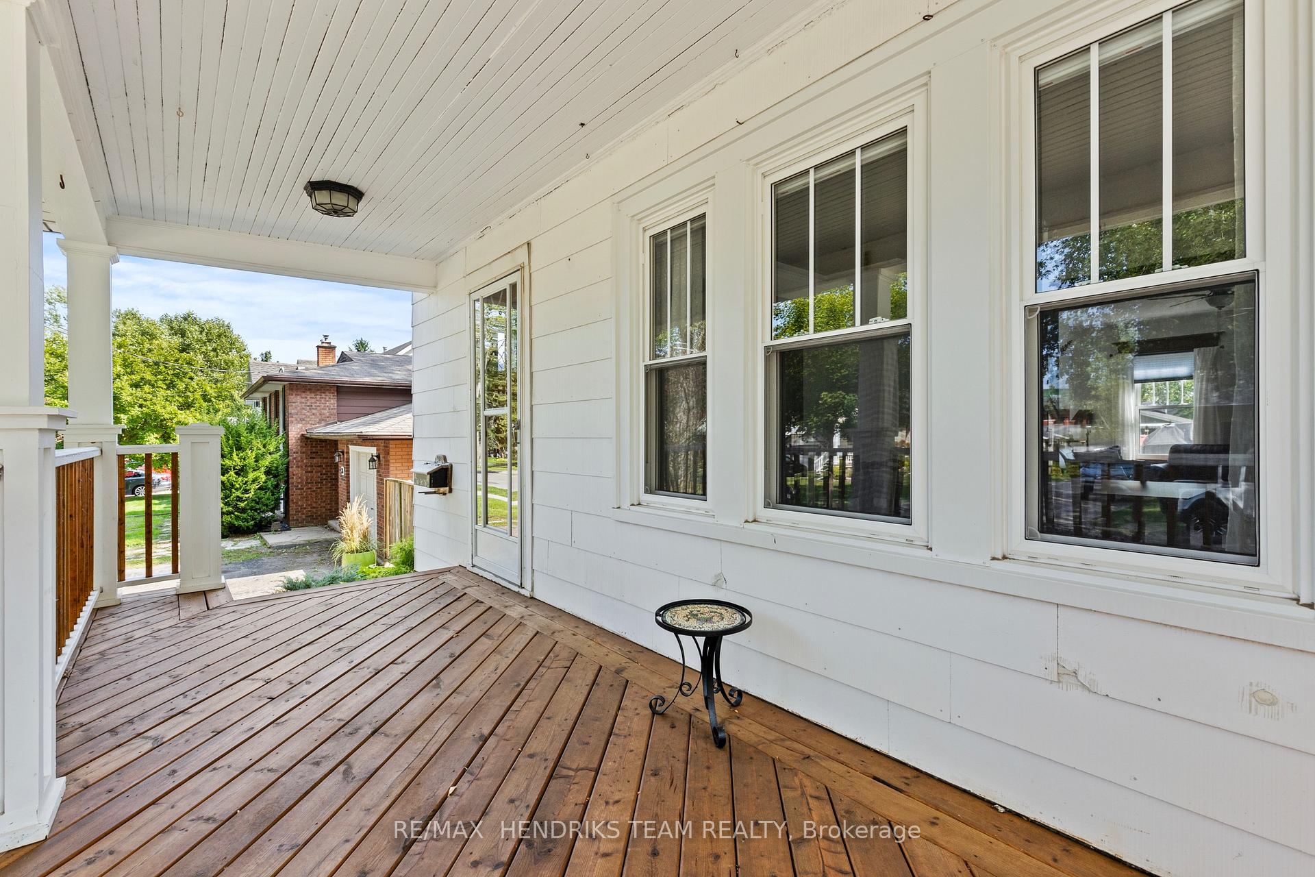 Photo 3 of 34 College Street, Pelham, Fonthill — HOMEH