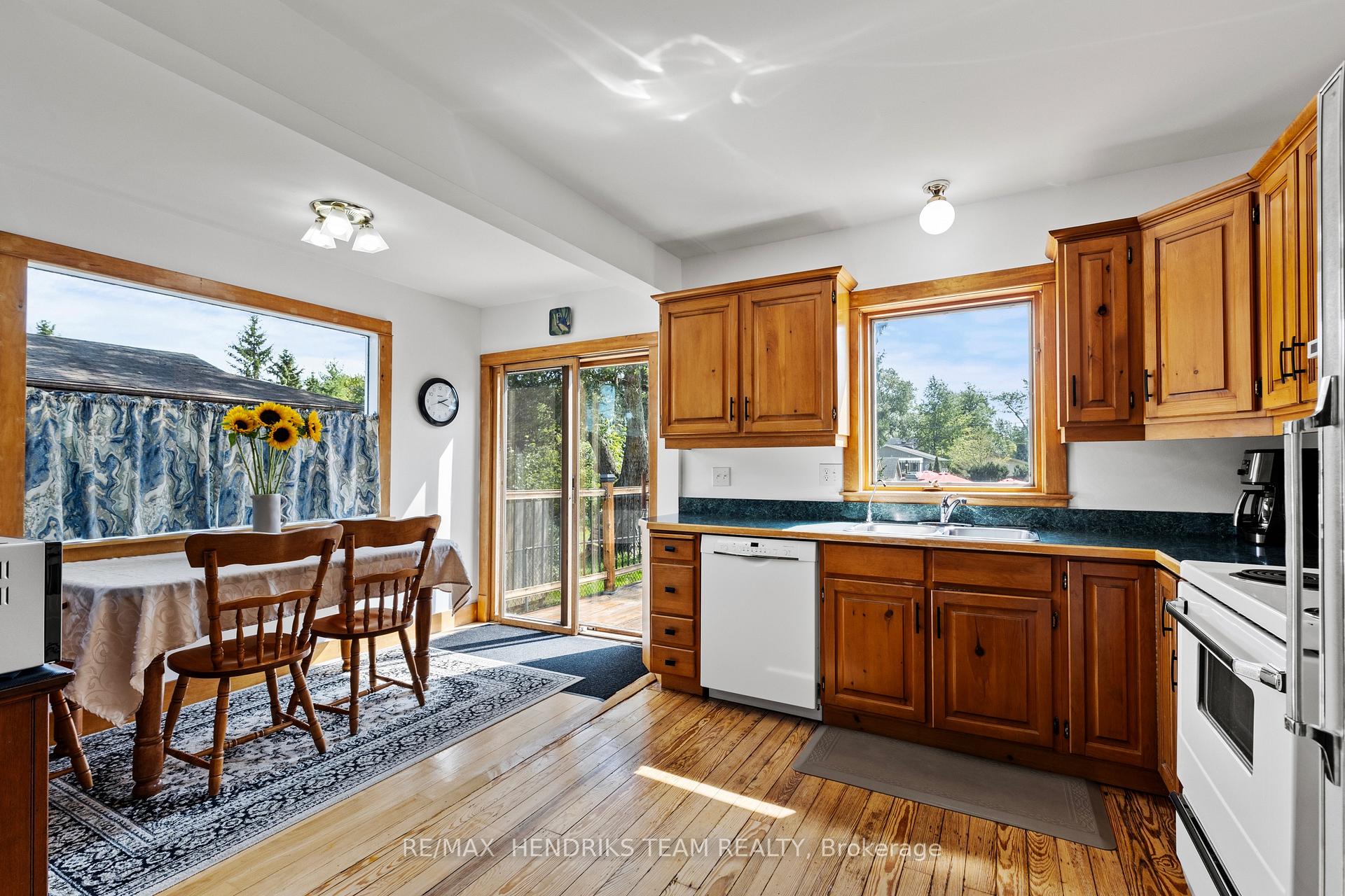 Photo 10 of 34 College Street, Pelham, Fonthill — HOMEH