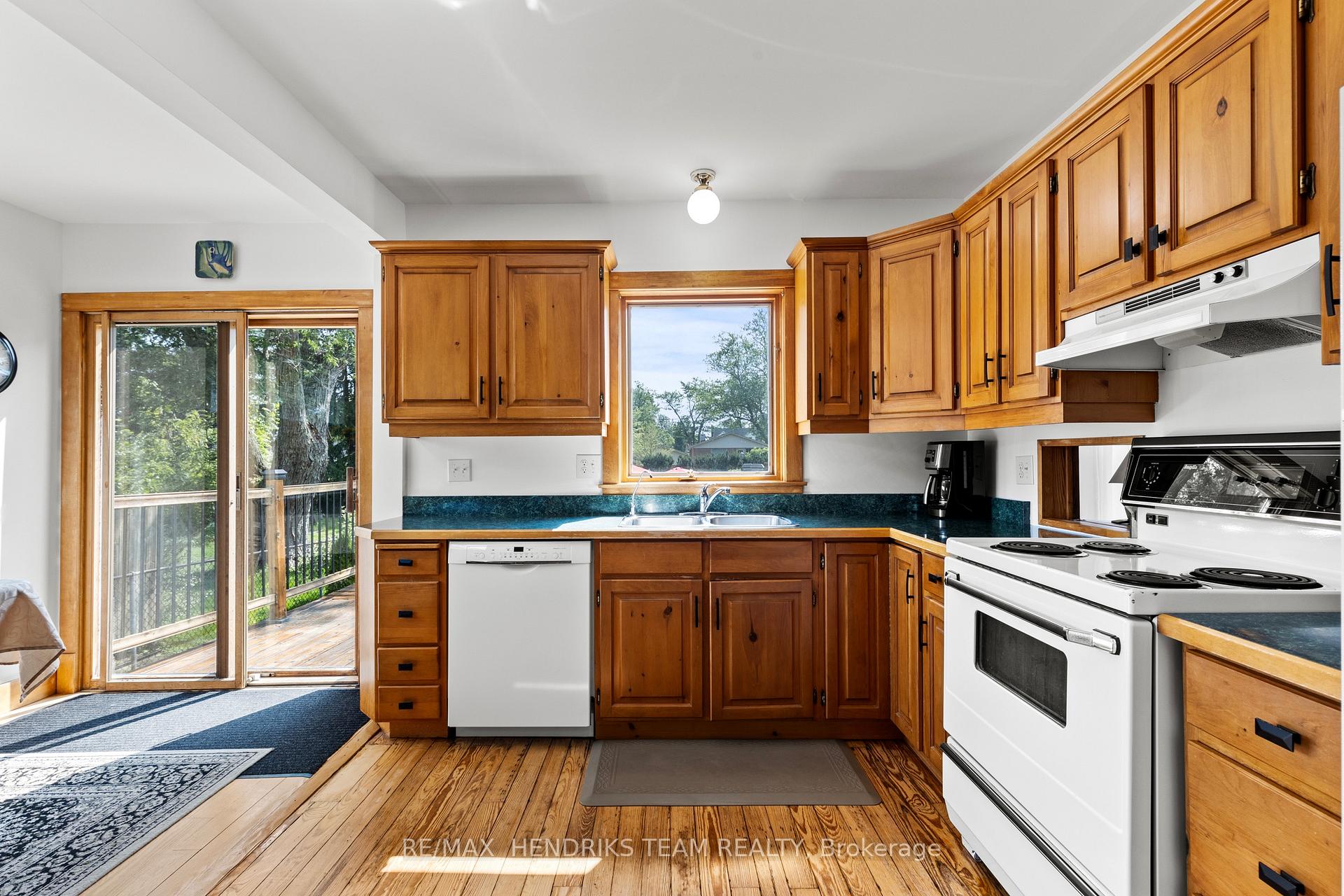 Photo 11 of 34 College Street, Pelham, Fonthill — HOMEH
