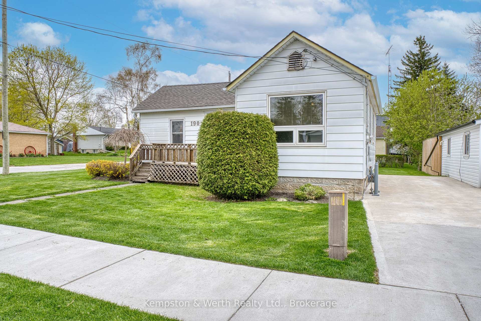 Photo 2 of 190 Elm Avenue N, North Perth, Listowel — HOMEH
