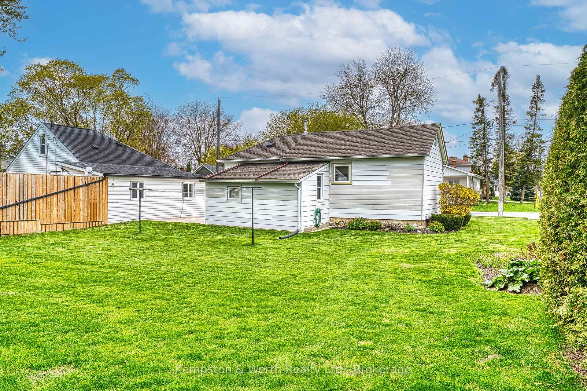 Photo 5 of 190 Elm Avenue N, North Perth, Listowel — HOMEH