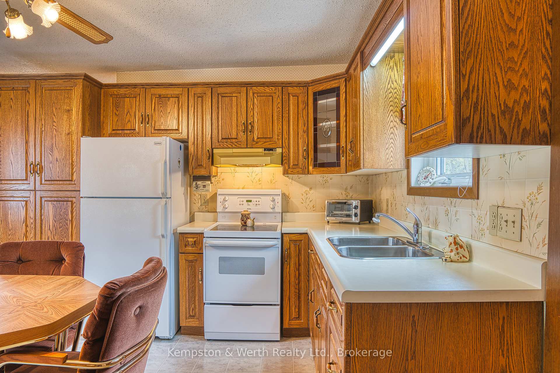 Photo 18 of 190 Elm Avenue N, North Perth, Listowel — HOMEH