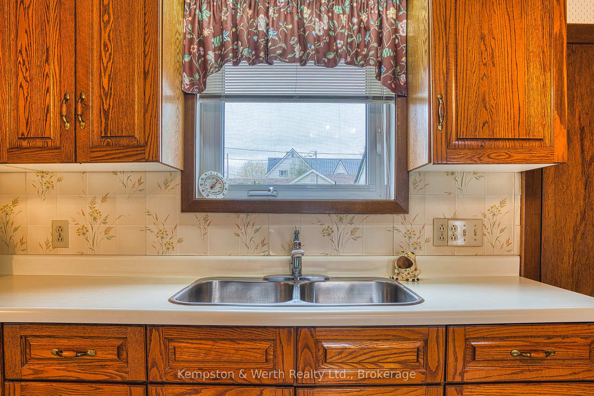 Photo 19 of 190 Elm Avenue N, North Perth, Listowel — HOMEH