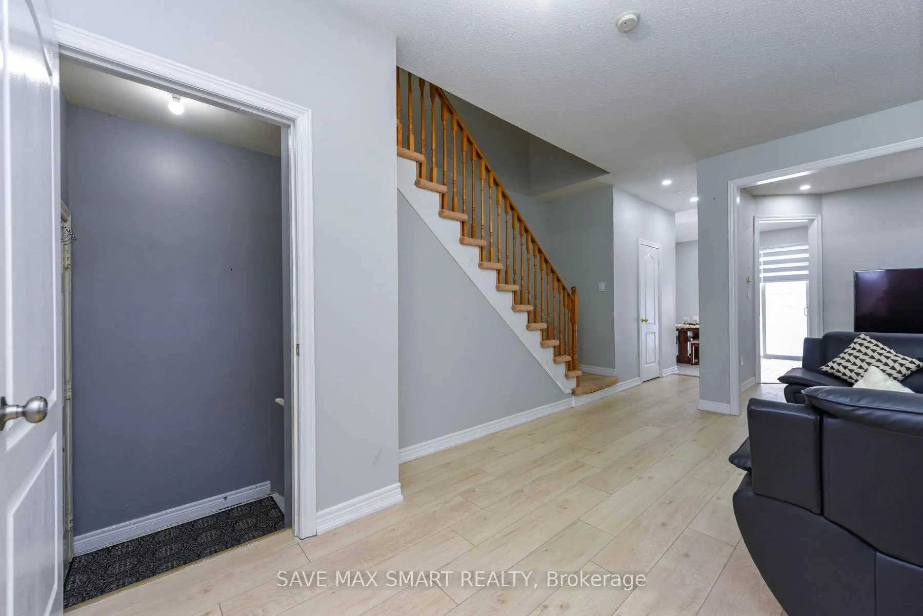 Photo 4 of 72 Rocky Point Crescent, Brampton, Madoc — HOMEH