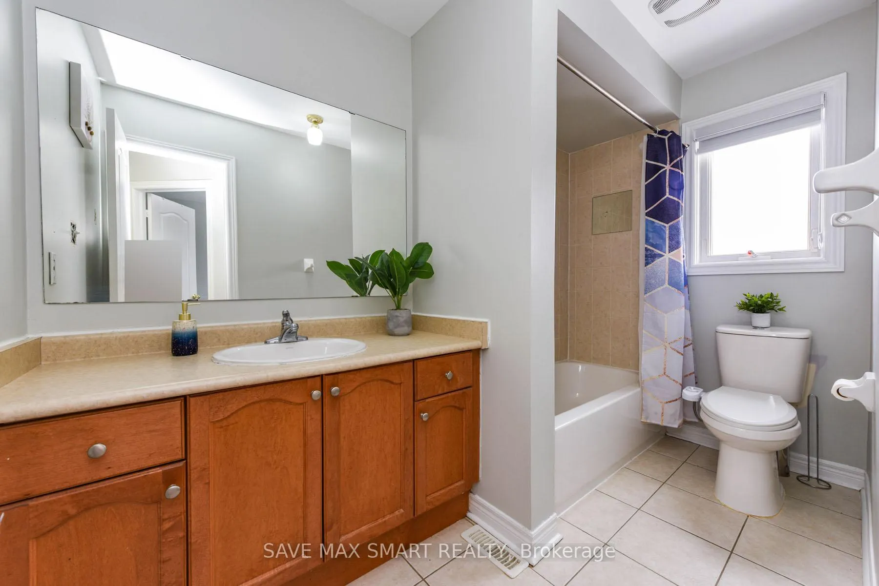 Photo 6 of 72 Rocky Point Crescent, Brampton, Madoc — HOMEH