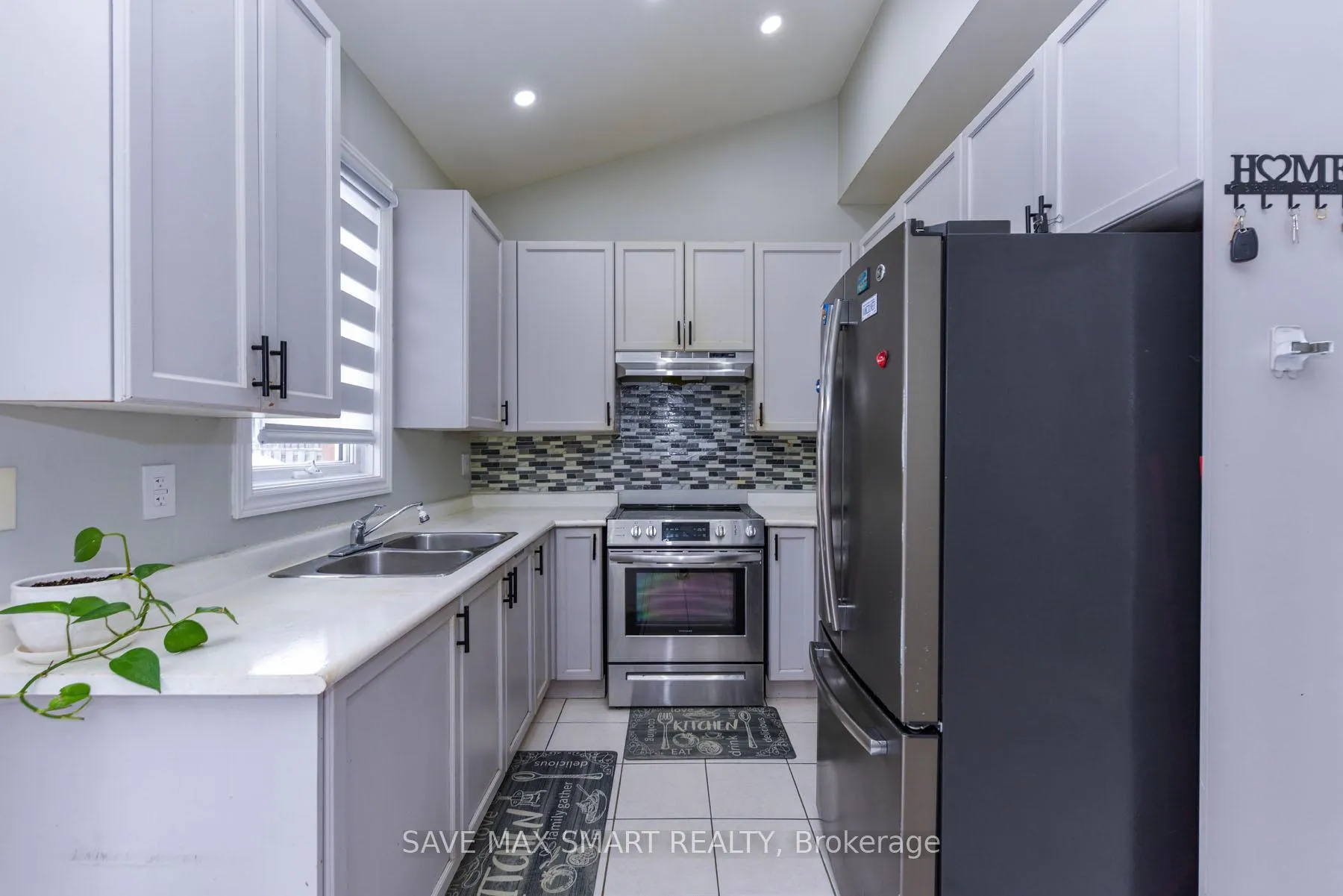 Photo 13 of 72 Rocky Point Crescent, Brampton, Madoc — HOMEH