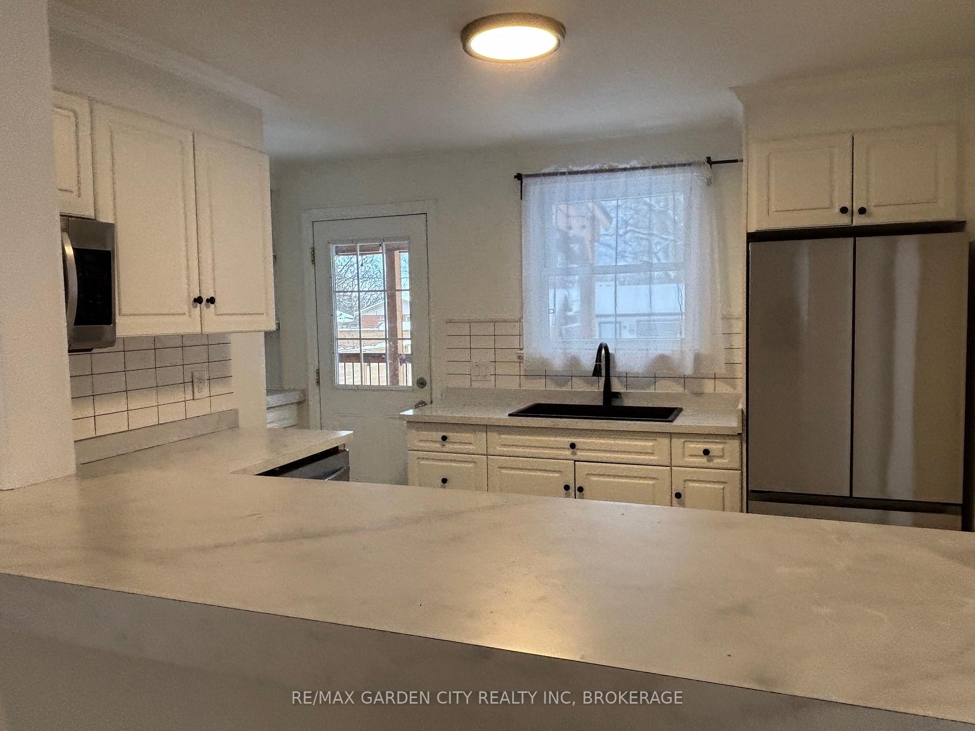 Photo 5 of 30 College Street, Pelham, Fonthill — HOMEH