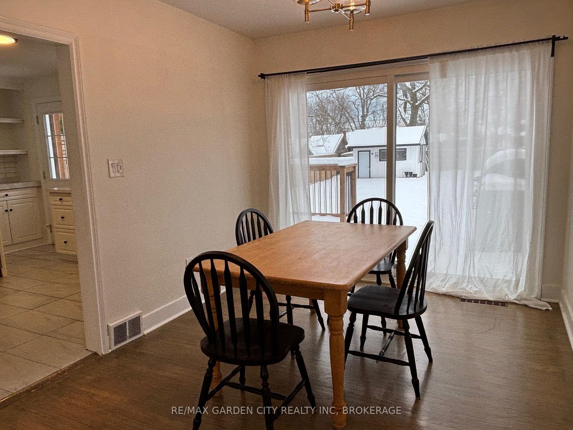 Photo 6 of 30 College Street, Pelham, Fonthill — HOMEH