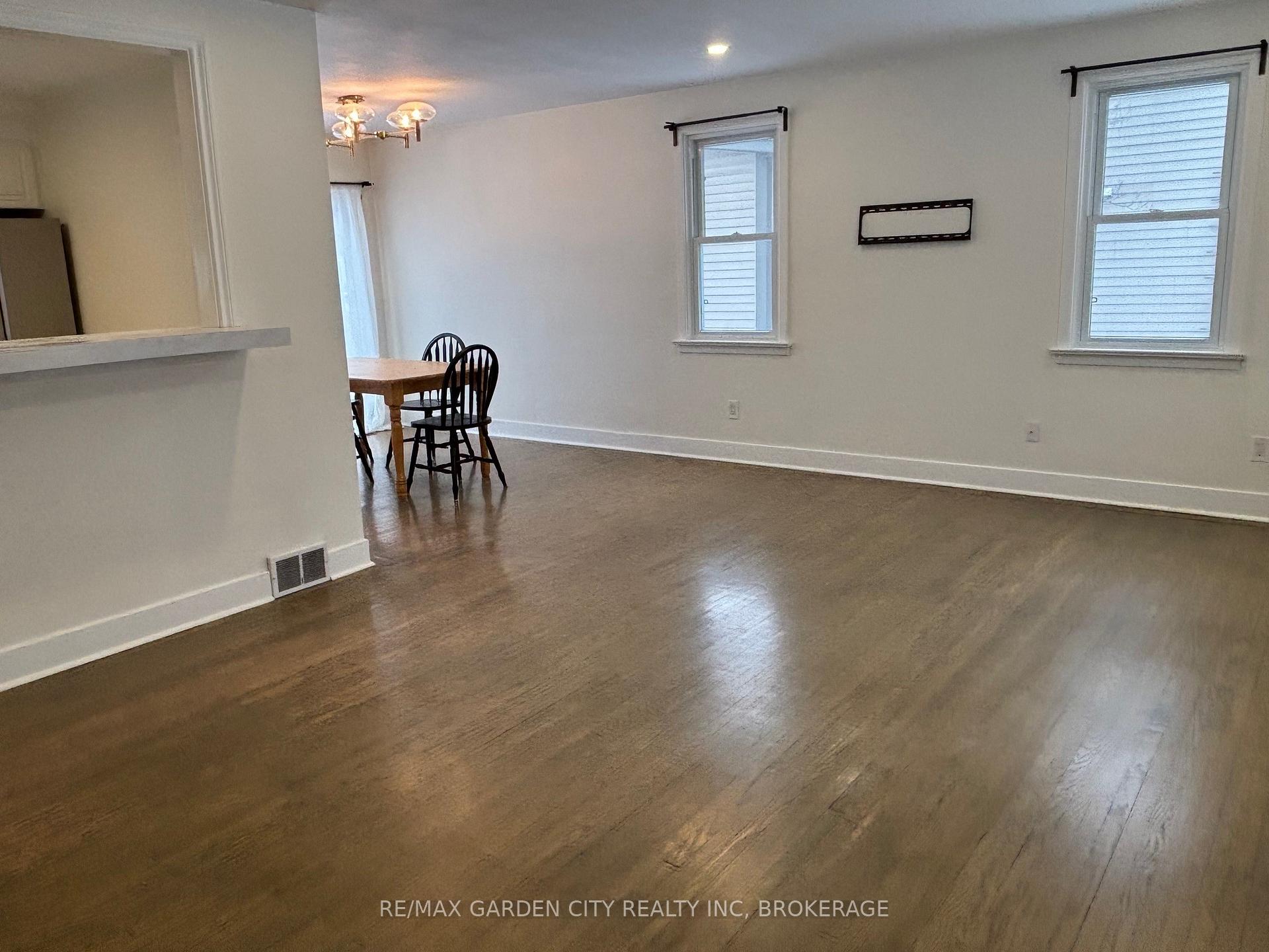 Photo 8 of 30 College Street, Pelham, Fonthill — HOMEH