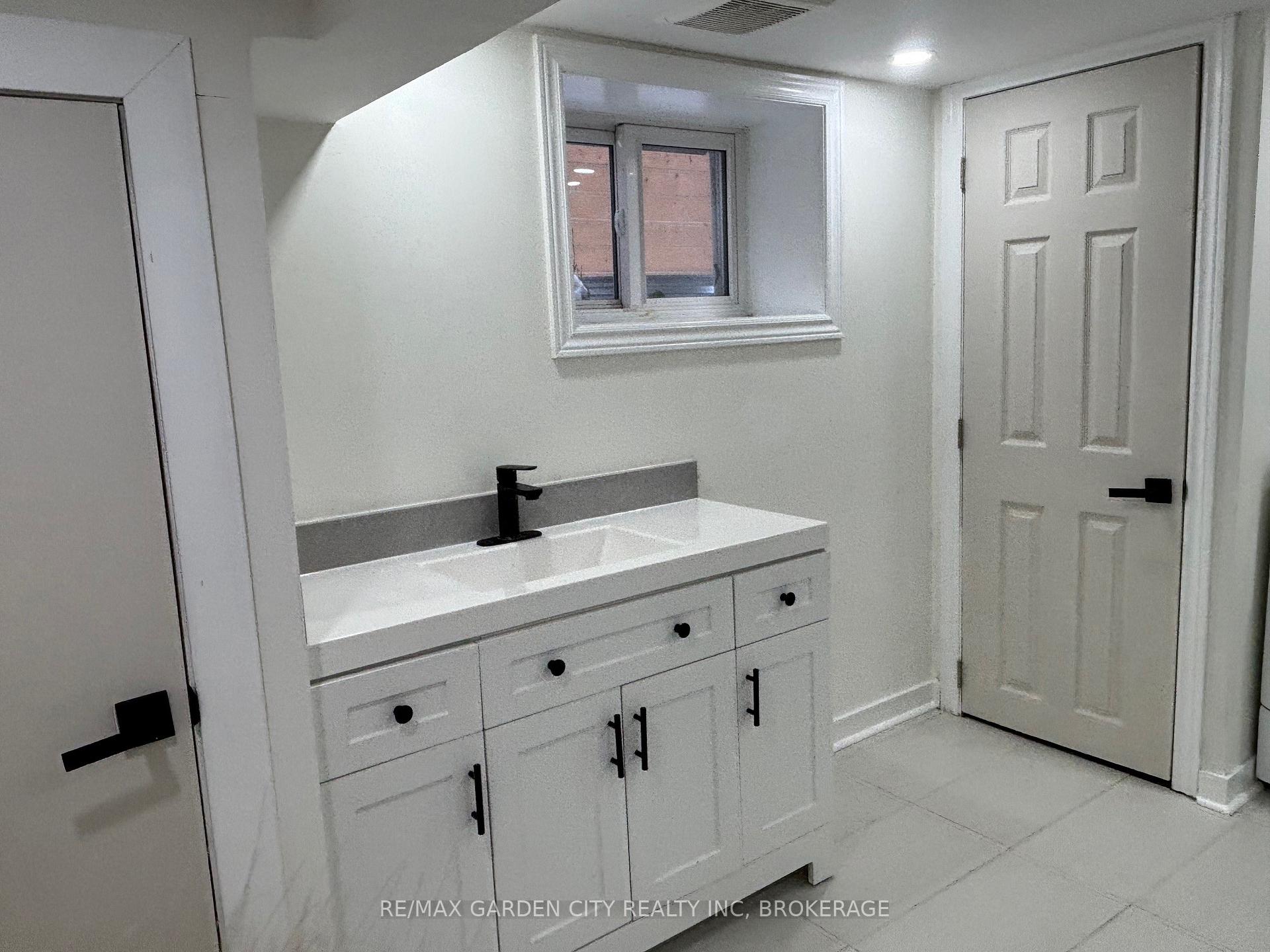 Photo 16 of 30 College Street, Pelham, Fonthill — HOMEH