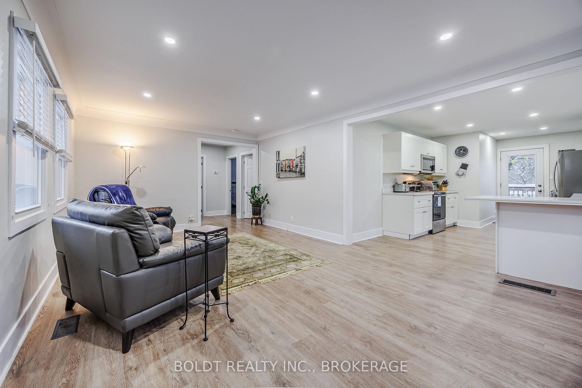 Photo 3 of 6491 Burdette Drive, Niagara Falls, Morrison — HOMEH