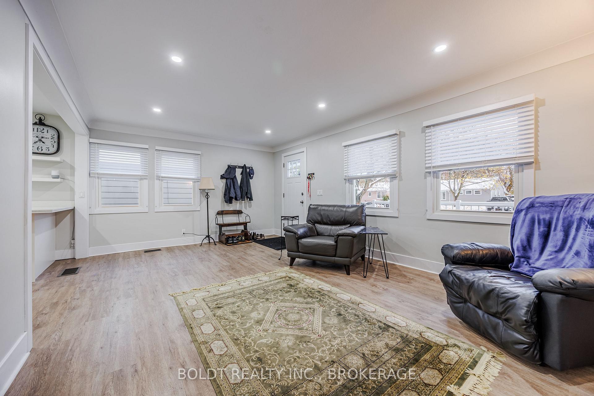 Photo 4 of 6491 Burdette Drive, Niagara Falls, Morrison — HOMEH
