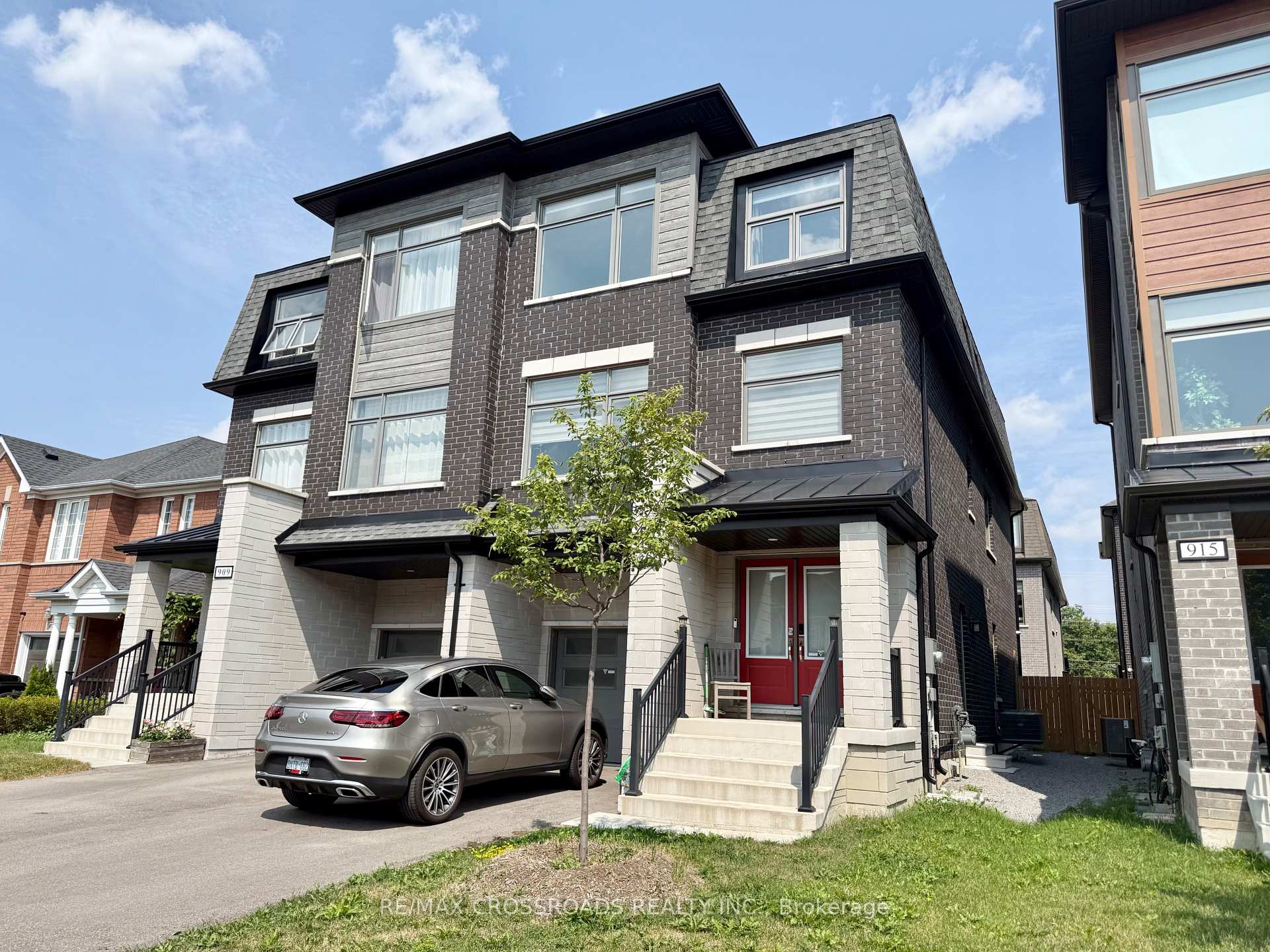 Photo 1 of 913 Isaac Phillips Way E, Newmarket, Summerhill Estates — HOMEH