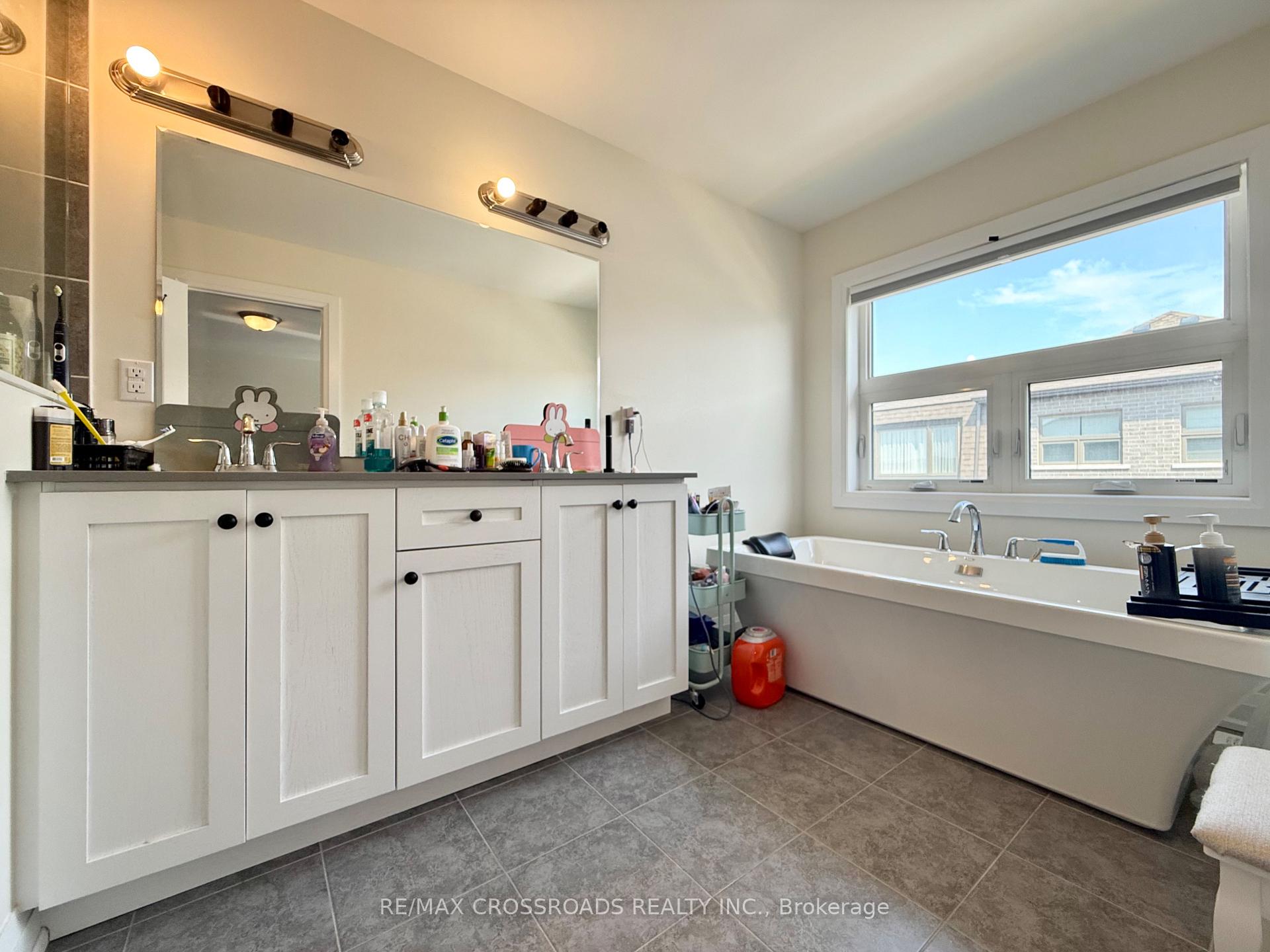 Photo 15 of 913 Isaac Phillips Way E, Newmarket, Summerhill Estates — HOMEH