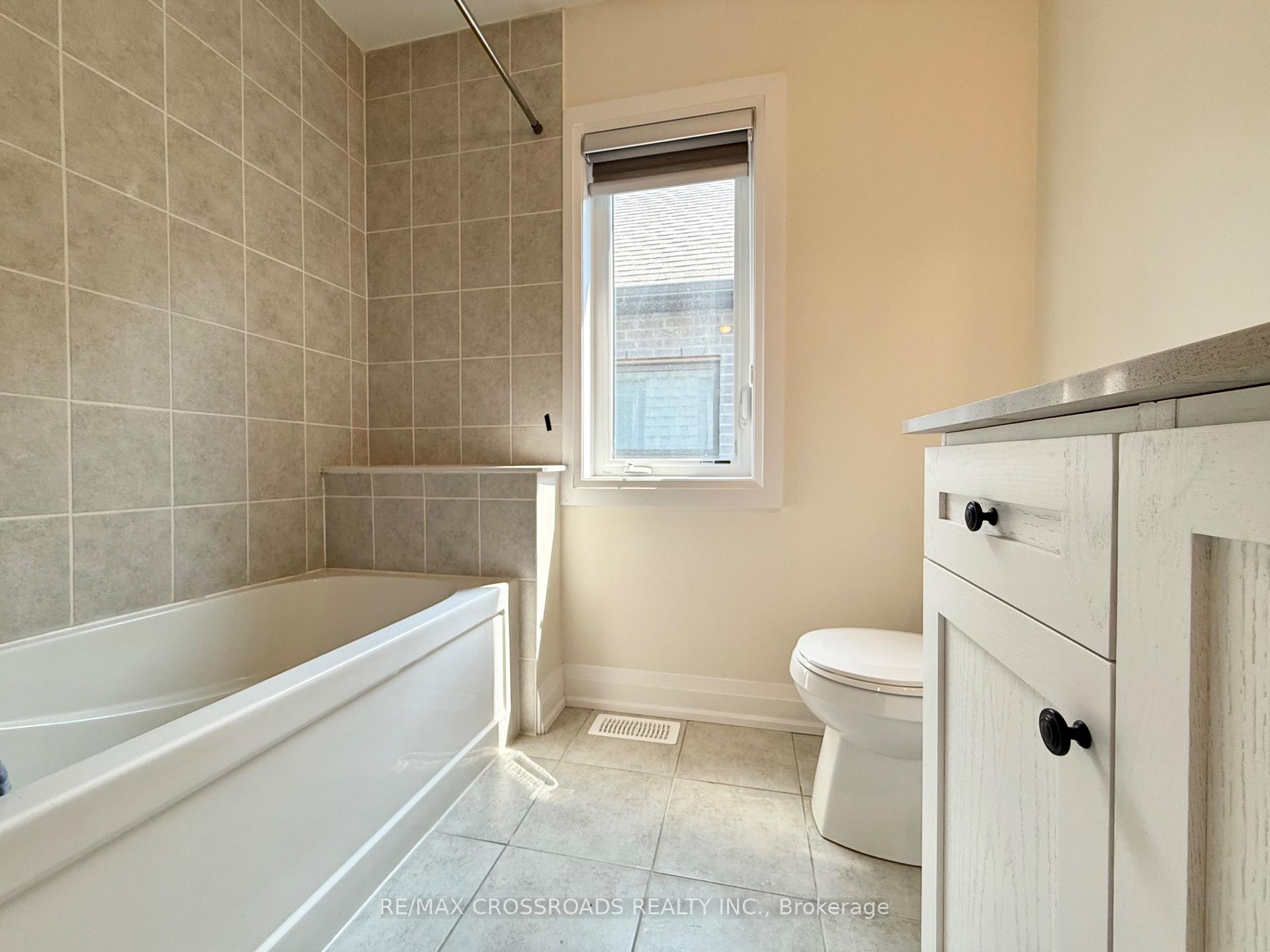 Photo 22 of 913 Isaac Phillips Way E, Newmarket, Summerhill Estates — HOMEH