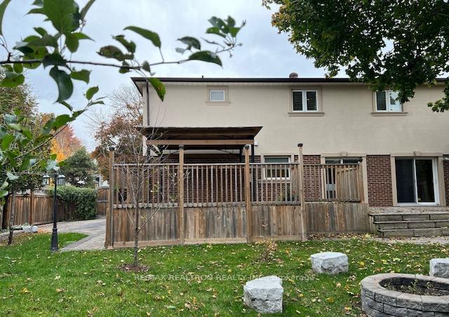 Photo 5 of 51 Apricot Street N, Markham, Bayview Glen — HOMEH