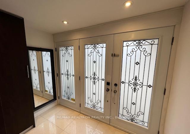 Photo 12 of 51 Apricot Street N, Markham, Bayview Glen — HOMEH