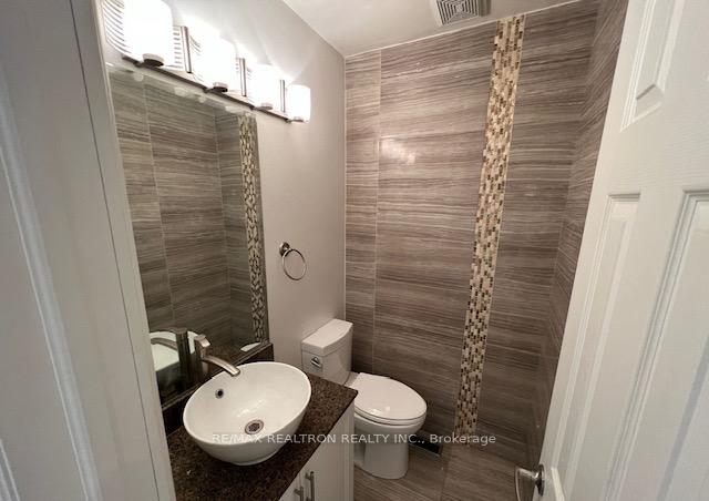 Photo 13 of 51 Apricot Street N, Markham, Bayview Glen — HOMEH