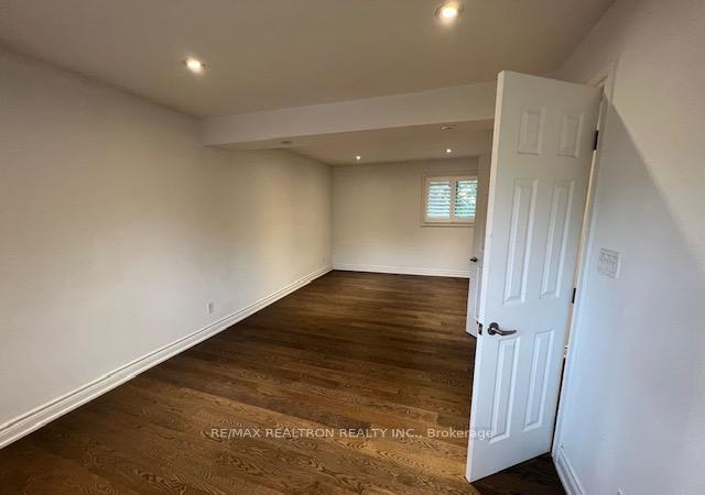 Photo 14 of 51 Apricot Street N, Markham, Bayview Glen — HOMEH